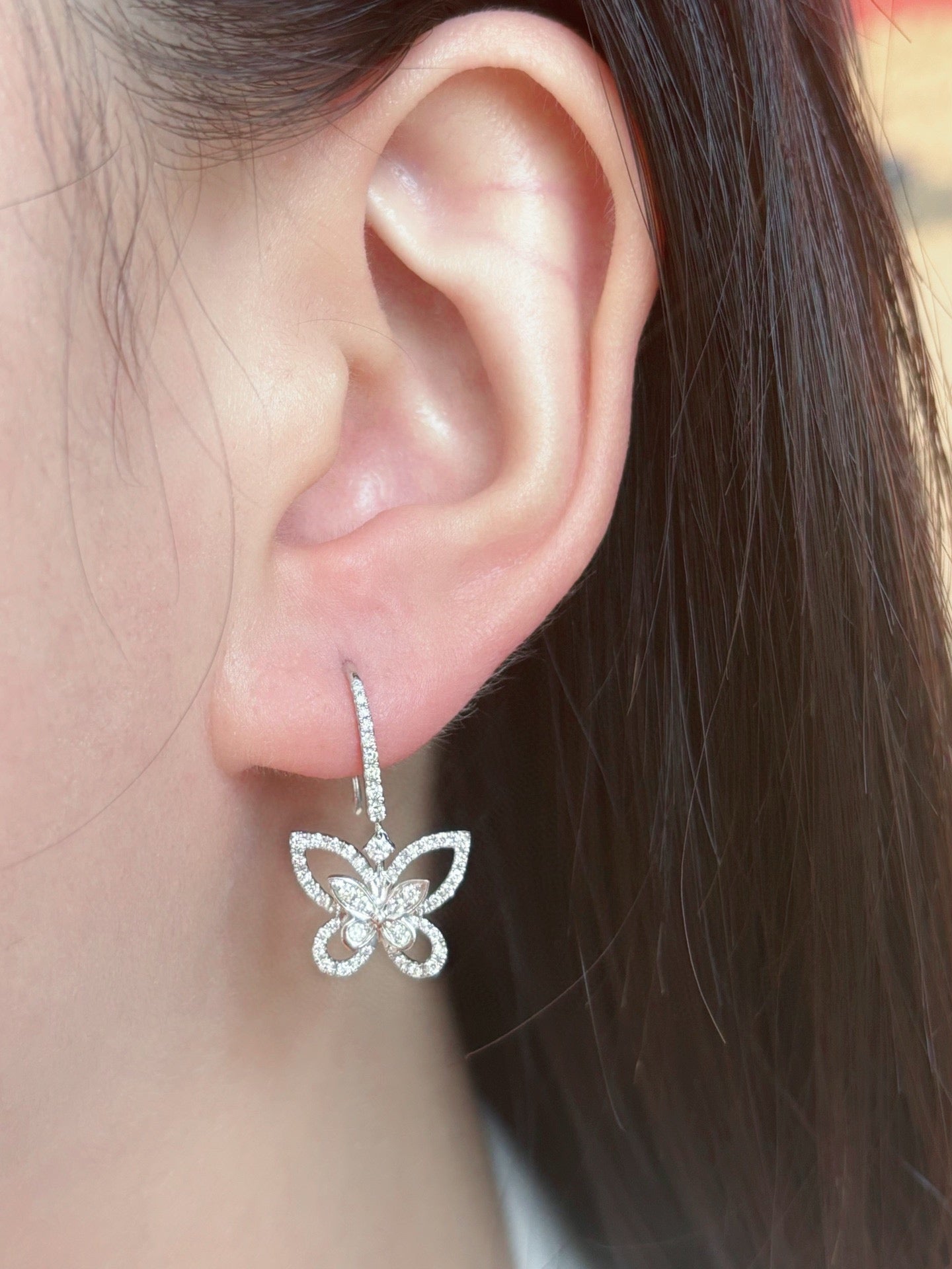 Aretes Mariposa Fantasma Cultivada En Oro Blanco De 18 Quilates - Jewelry Gem
