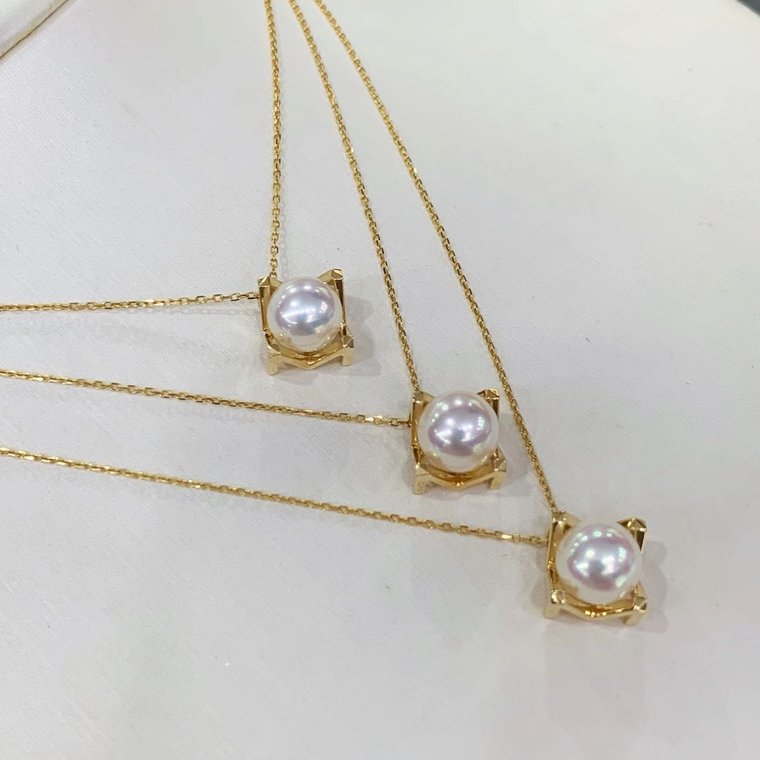 M-stijl 18K vergulde sieraden met verstelbare M-vormige sluiting en glanzende Akoya-parels