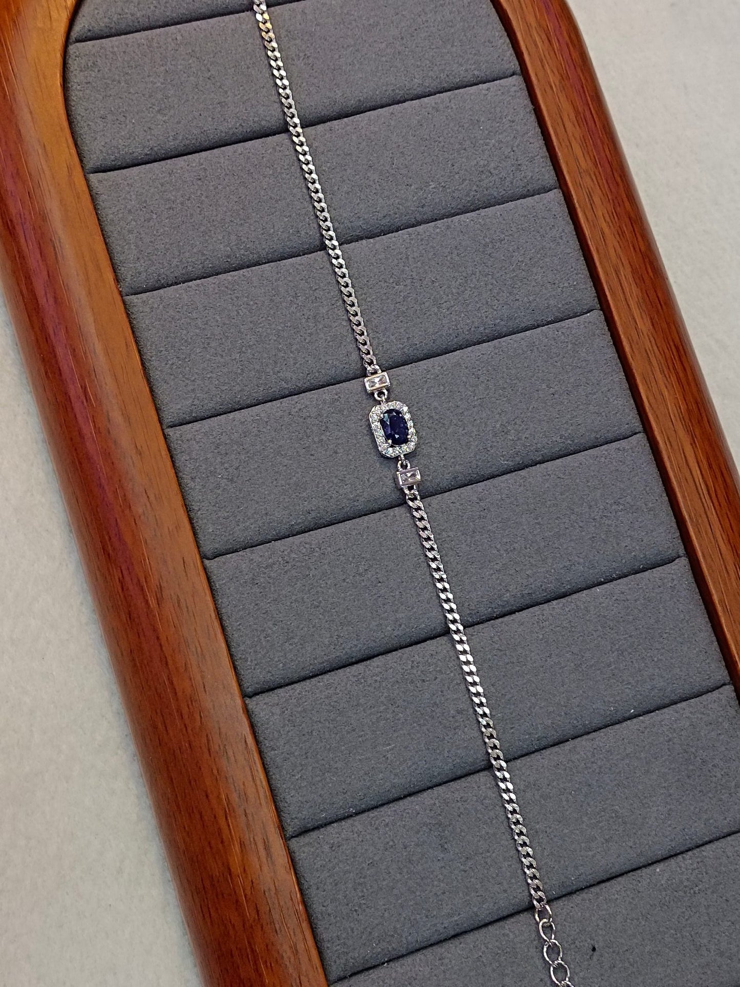 S925 Silver Exquisite Sapphire Embedded Armbånd - Elegante smykker