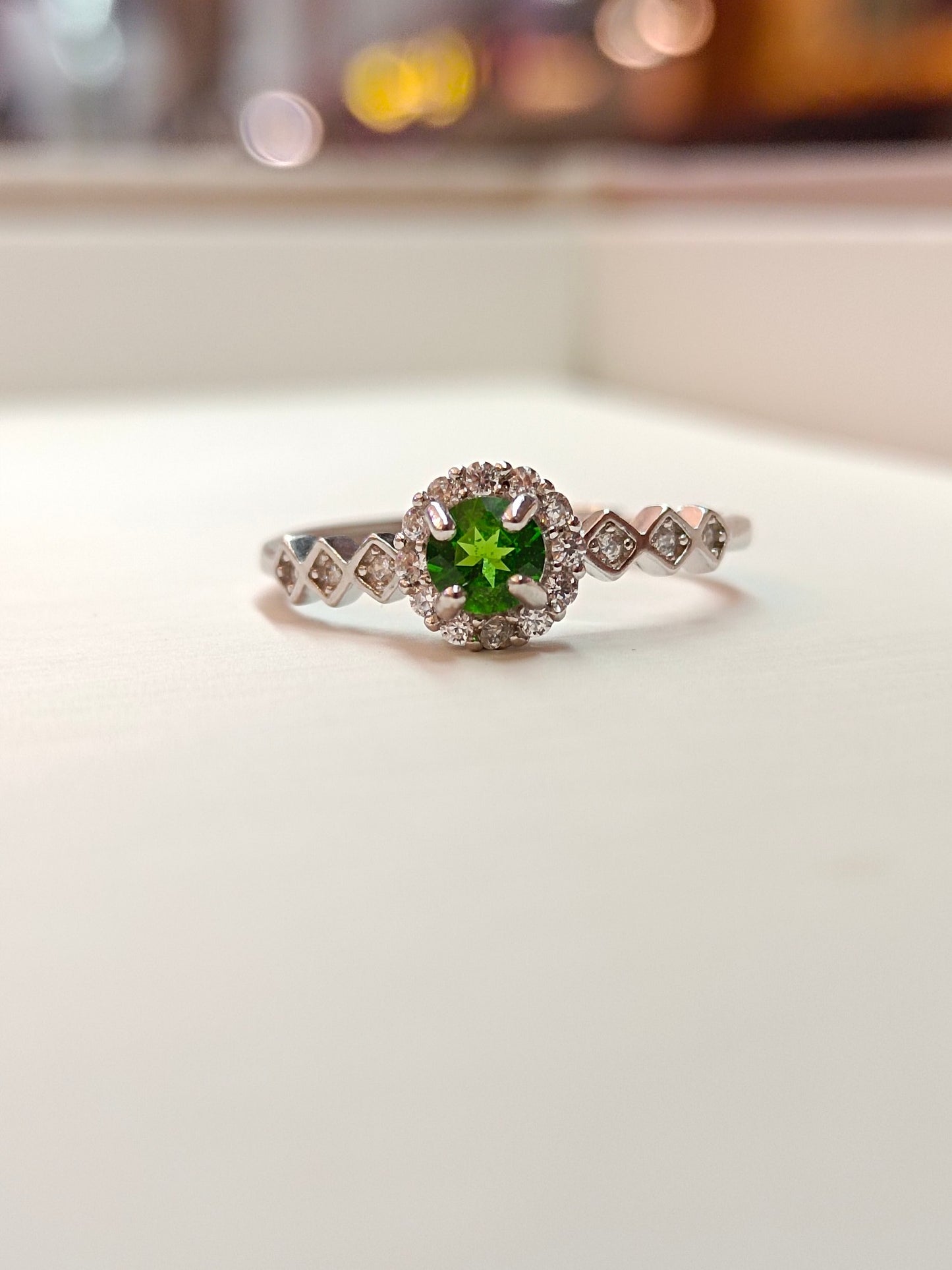 Cincin Diopside Tertanam Perak S925 Elegan - Perhiasan untuk Setiap Acara
