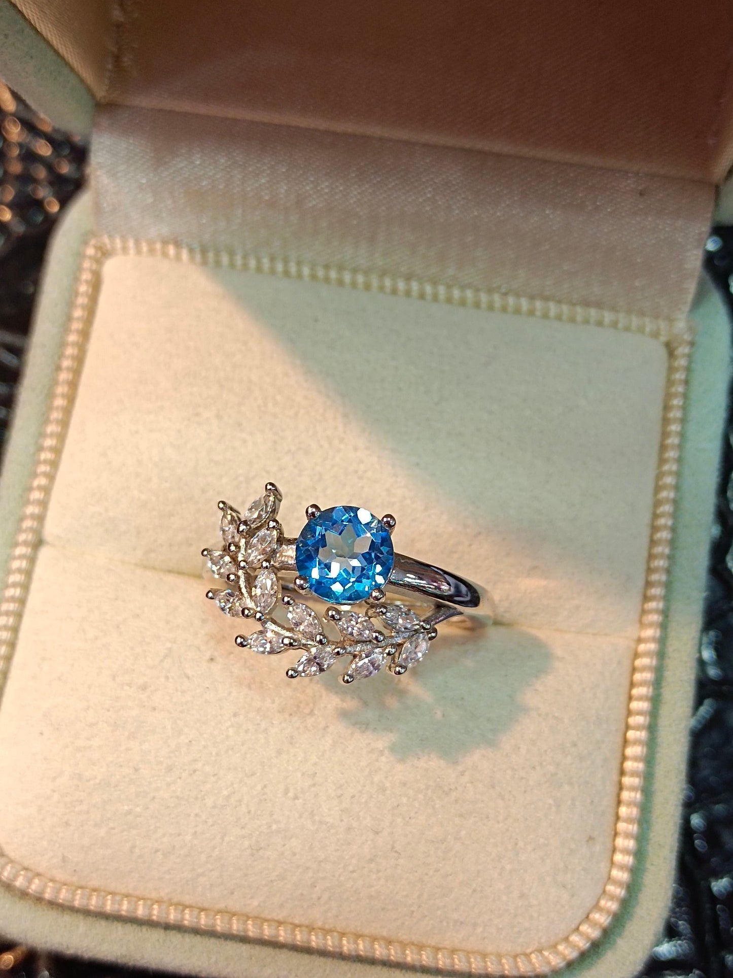 Elegant S925 sølv og Topaz hvete ring med 18K gull