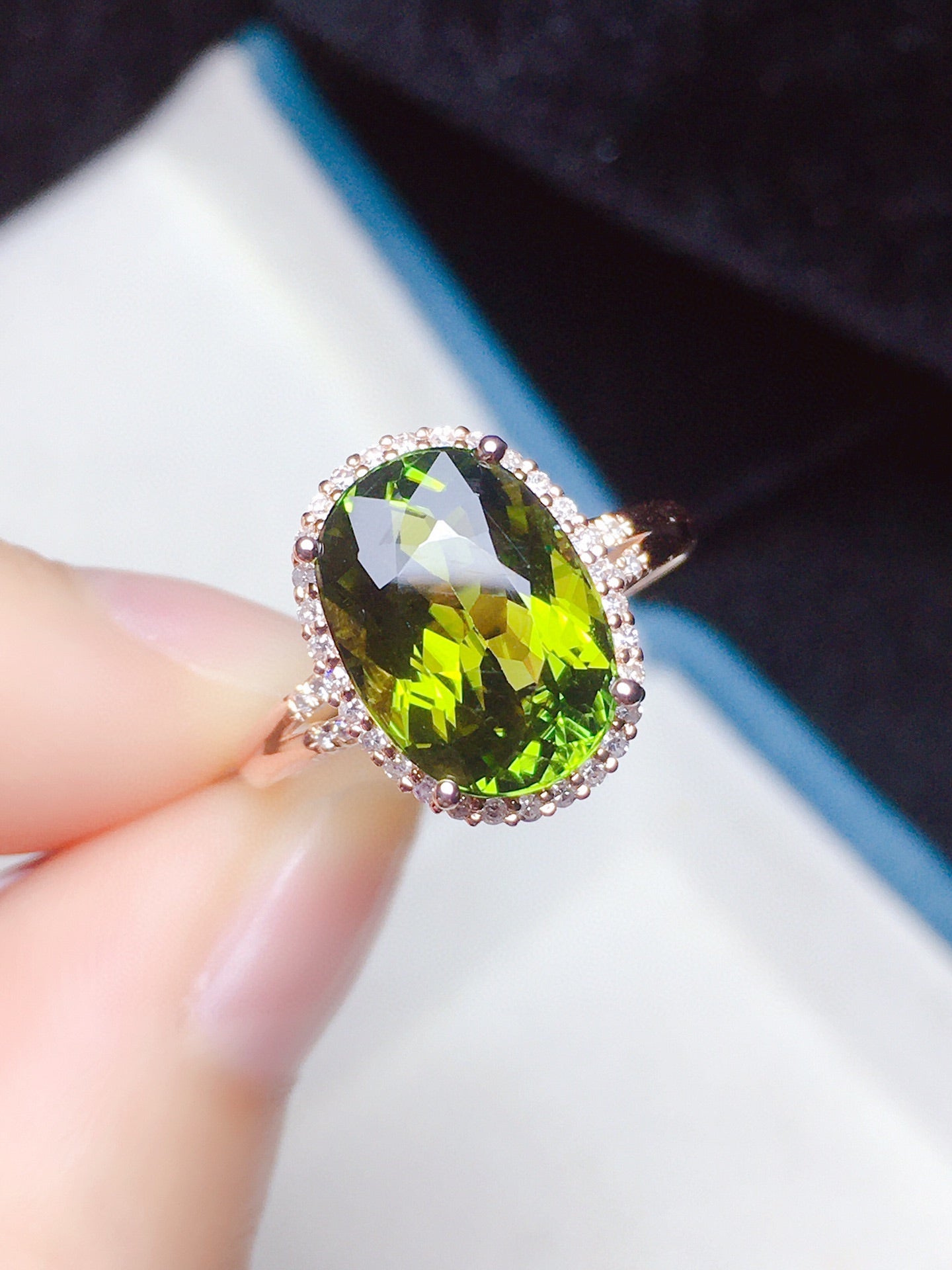 Cincin Turmalin Asli dalam Emas 18K dengan Aksen Berlian - Barang Kemas Yang Indah