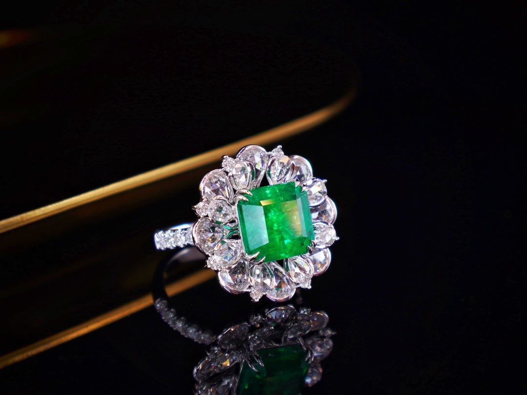 Emerald Ring - High-Quality Jewelry Piece