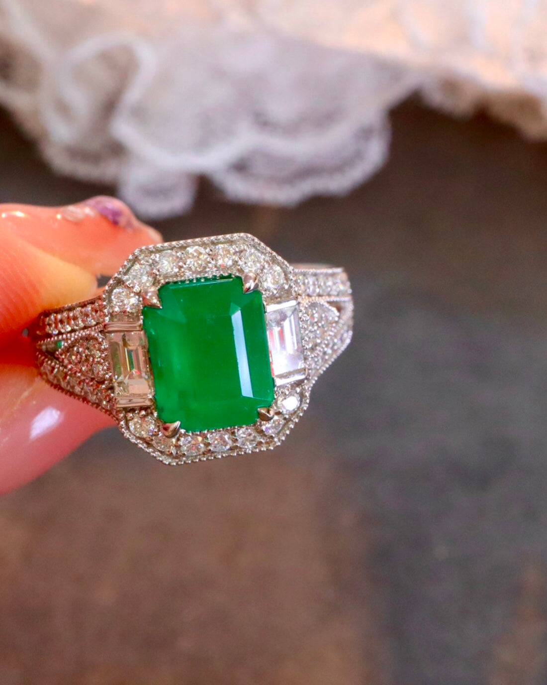 Cincin Zamrud Alami Desain Klasik Elegan - Perhiasan Bagus