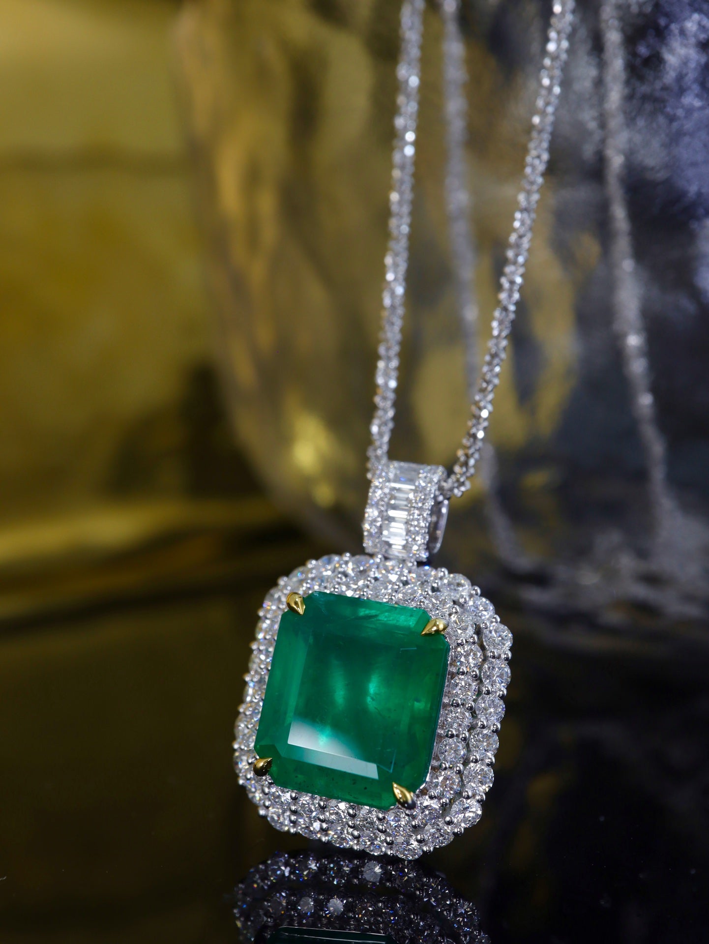 Emerald Pendant Jewelry: 6.50 Carats of Timeless Elegance