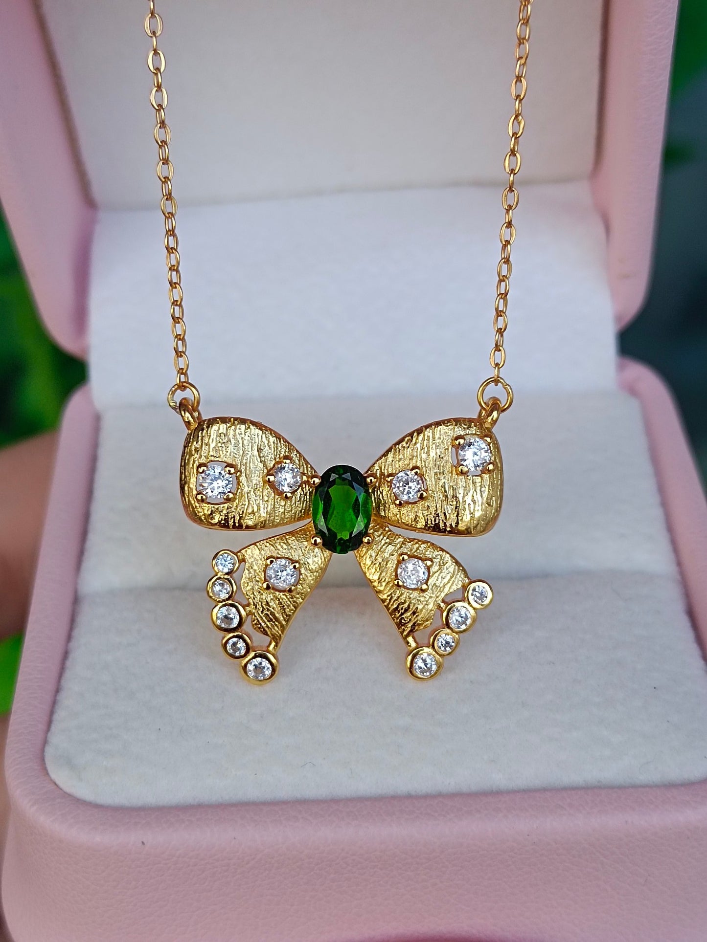 Collana a Fiocco in Diopside Naturale - Gioielli Squisiti per un'Eleganza Quotidiana