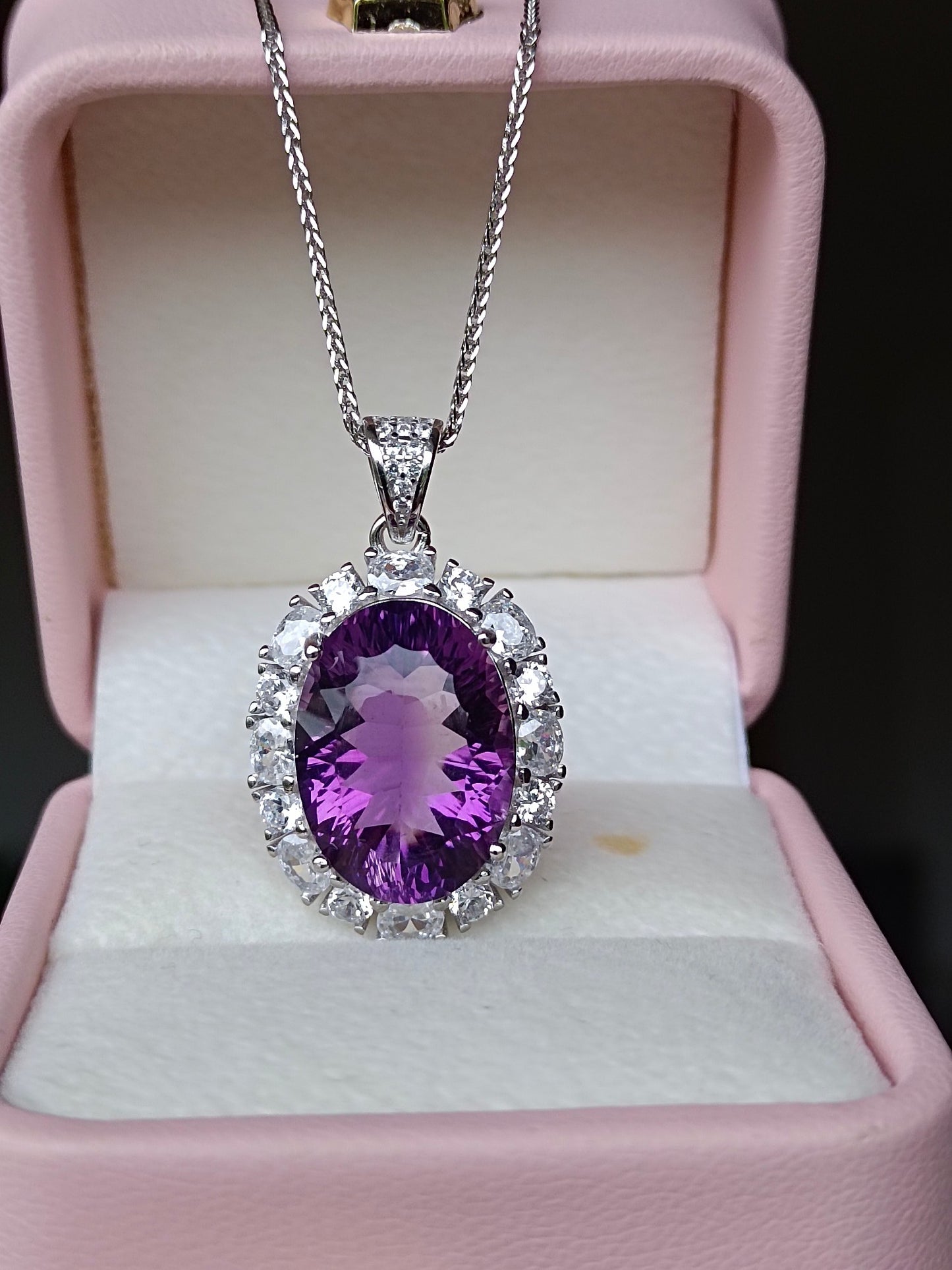 Luxe natuurlijke amethist hanger sieraden met vol vuur en rijke kleuren