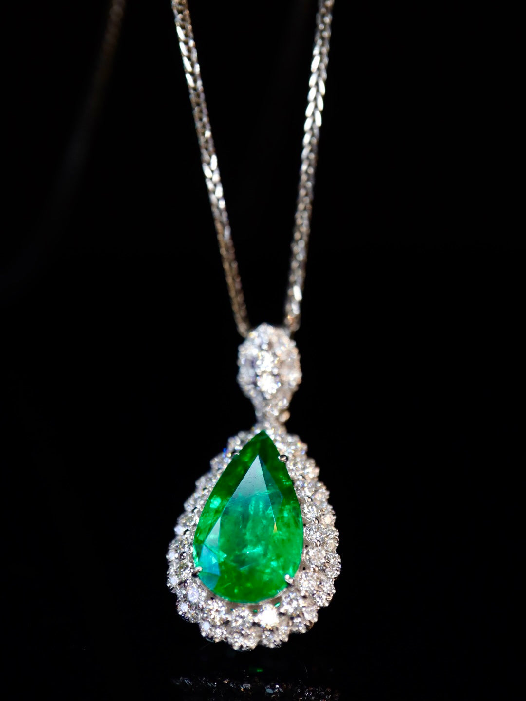 Emerald Pendant Jewelry: Classic Waterdrop Cut with Muzo Green Glass Crystal