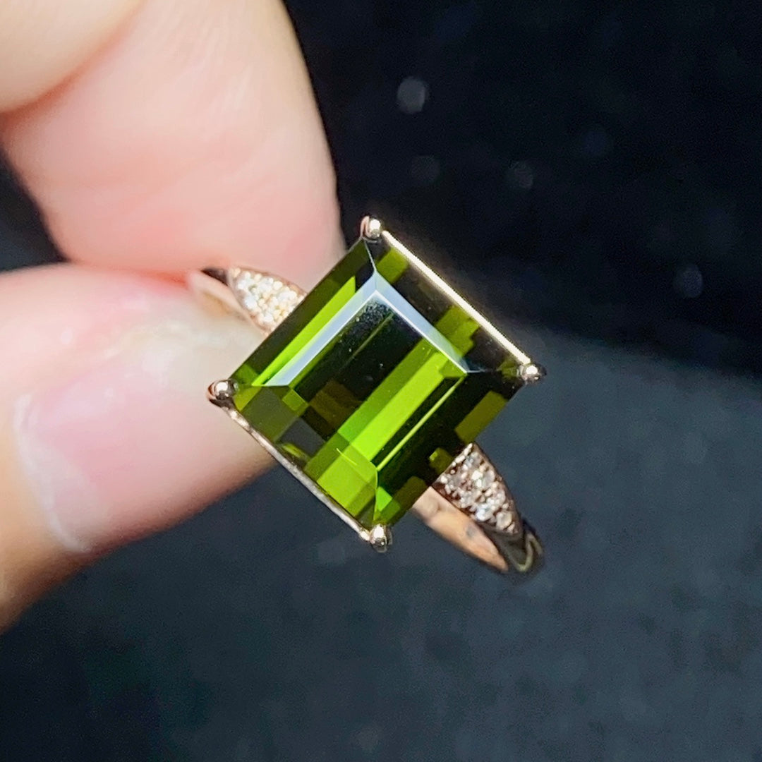 Anillo de Turmalina Natural en Oro de 18K con Detalles de Diamantes - Joyería Exquisita