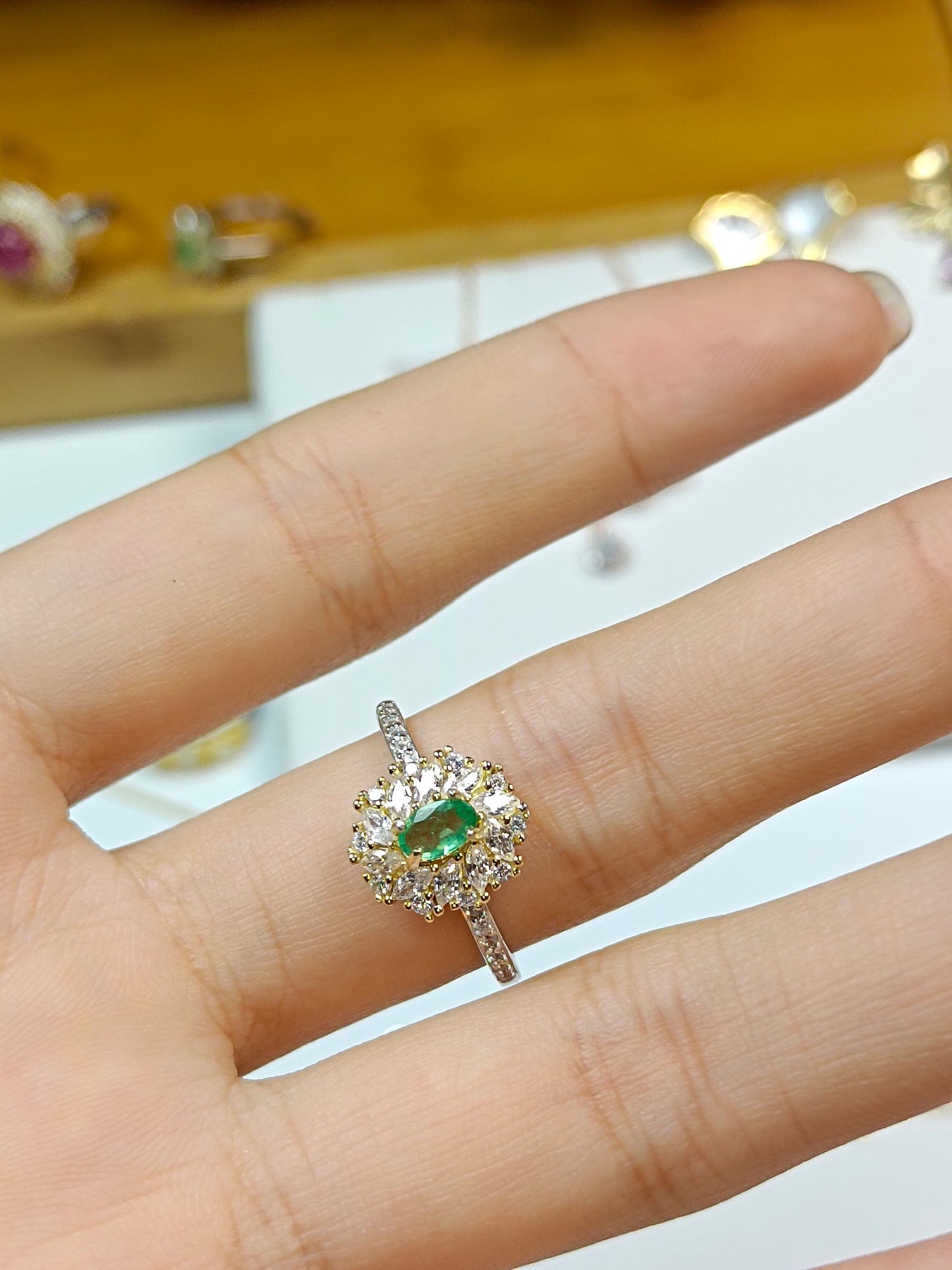 S925 Silver Embedded Emerald Ring - Unique Luxury Jewelry
