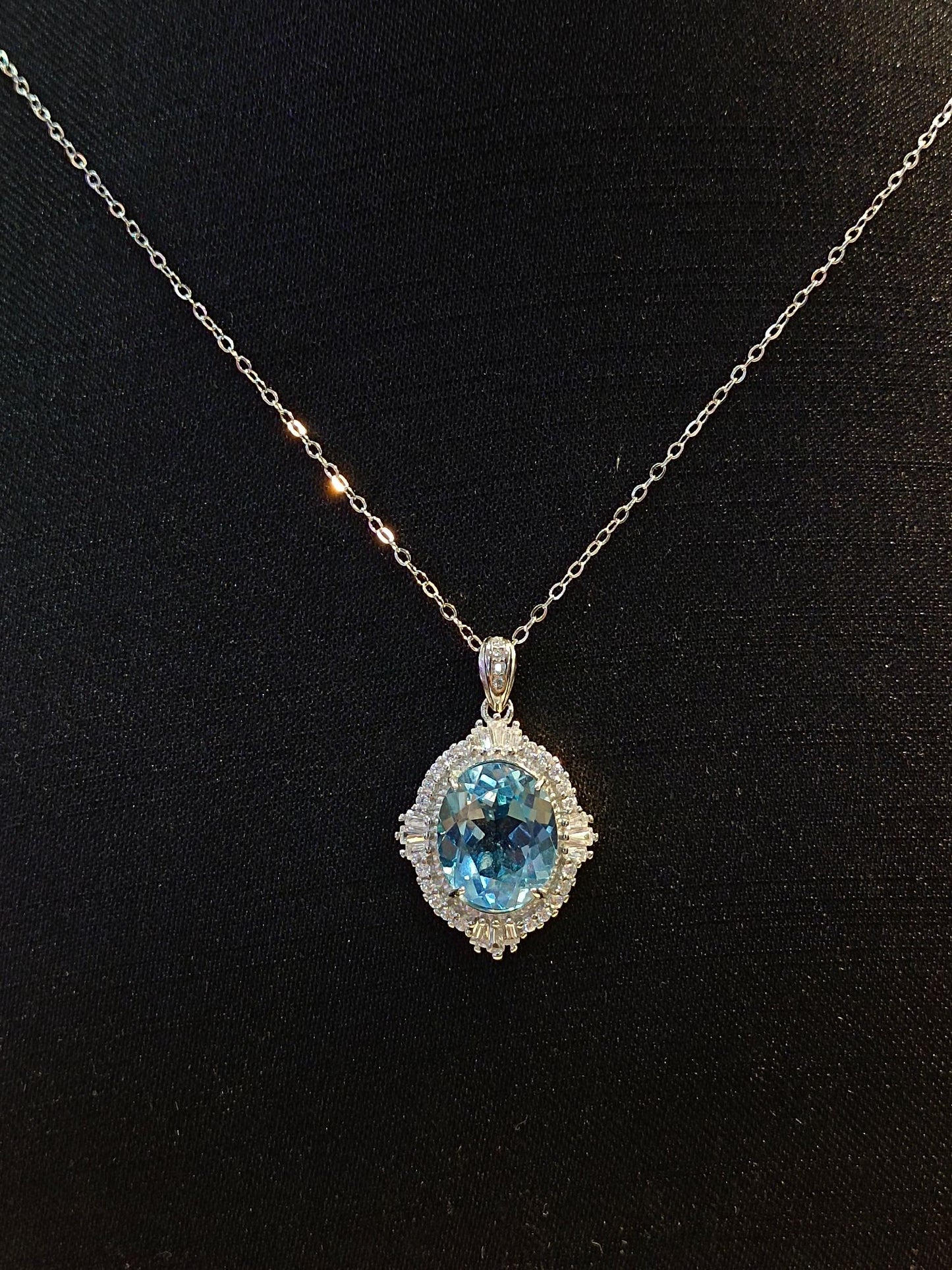 Exquisite Natural Topaz Pendant Jewelry