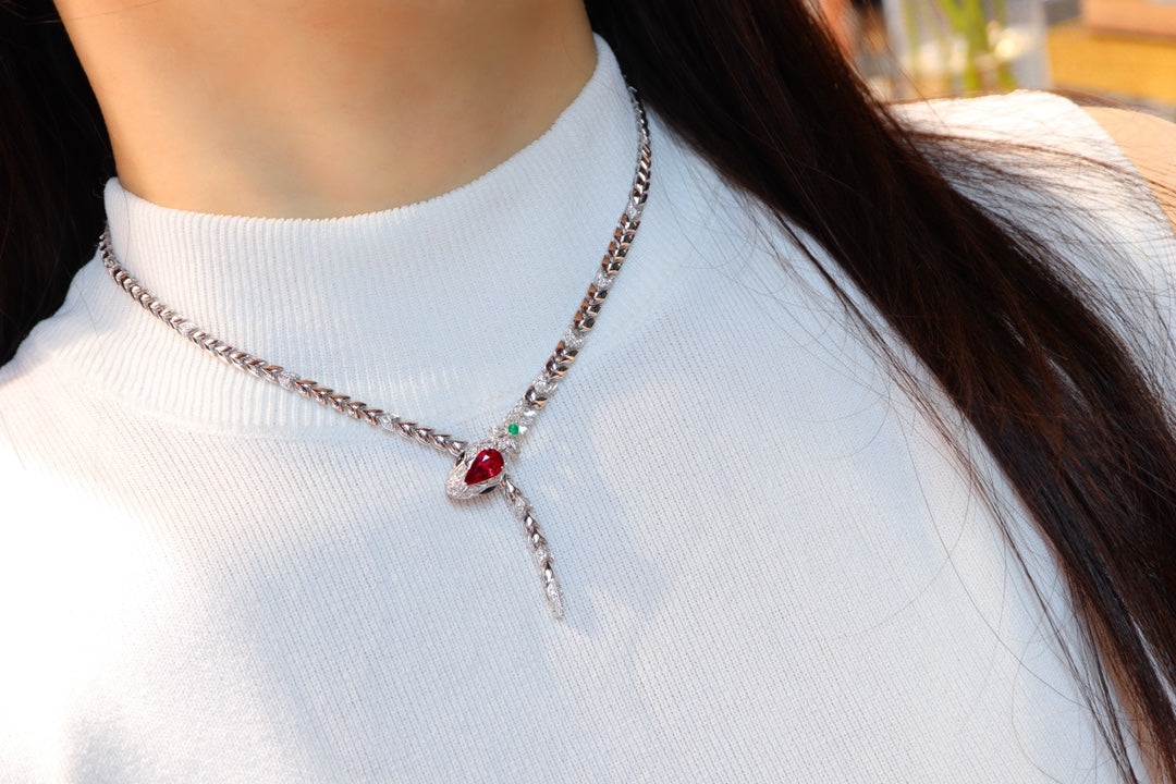 Collana con rubini dal design serpentino - Collezione di gioielli premium