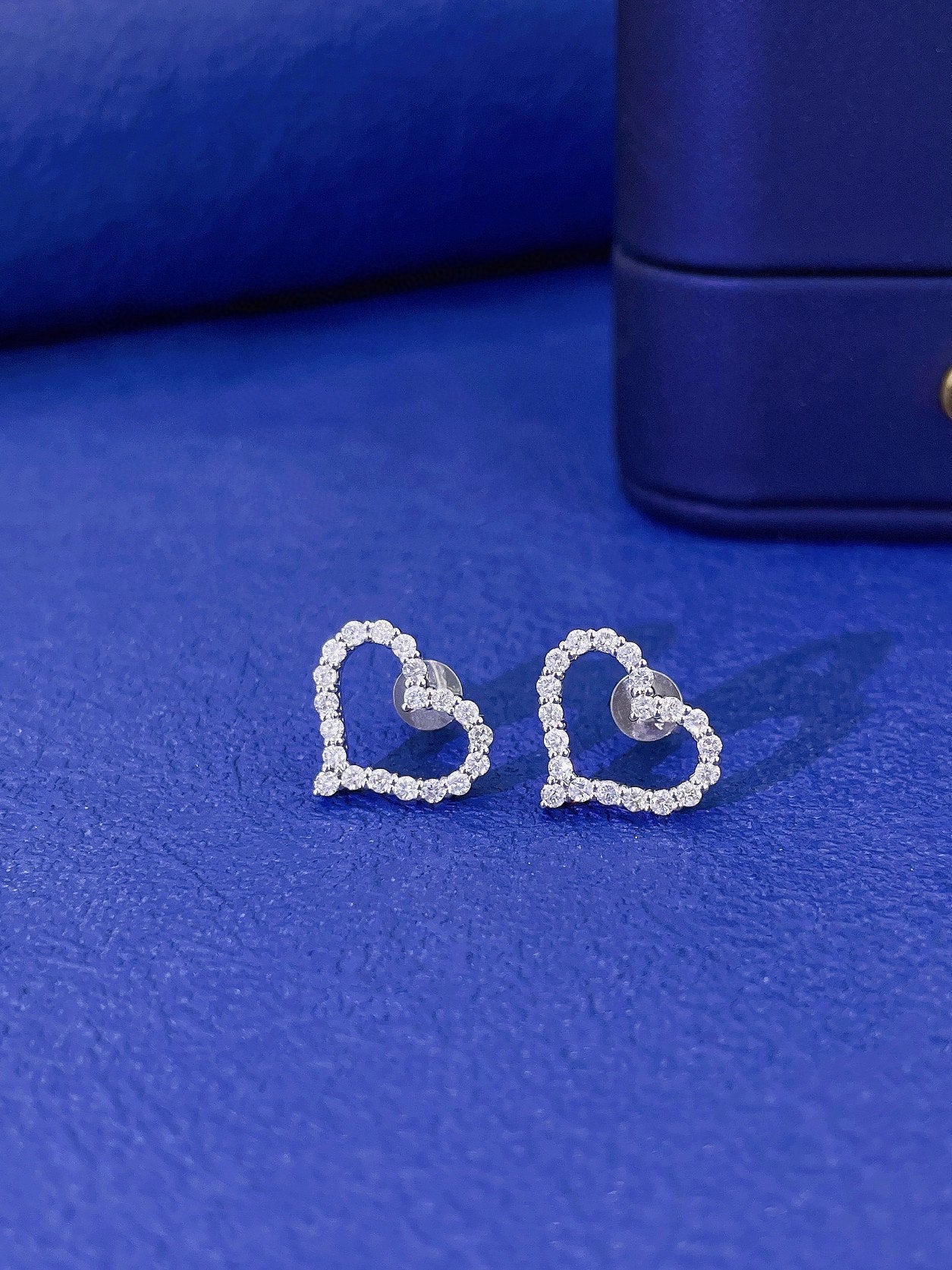 Aretes cultivados en forma de corazón de 18 quilates - Joyería Premium