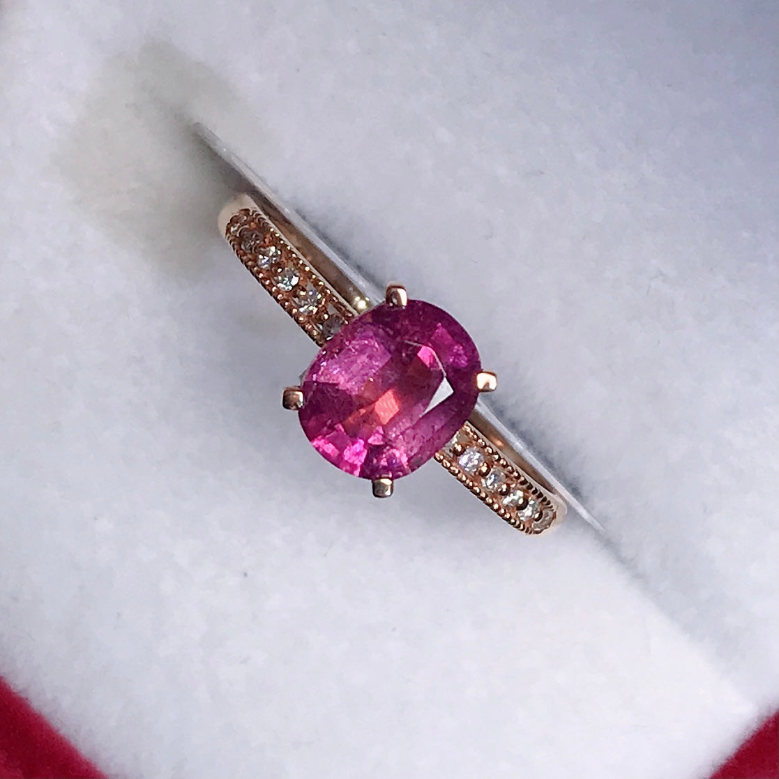 Cincin Turmalin Asli dengan Aksen 18K dan Berlian - Barang Kemas untuk Keanggunan