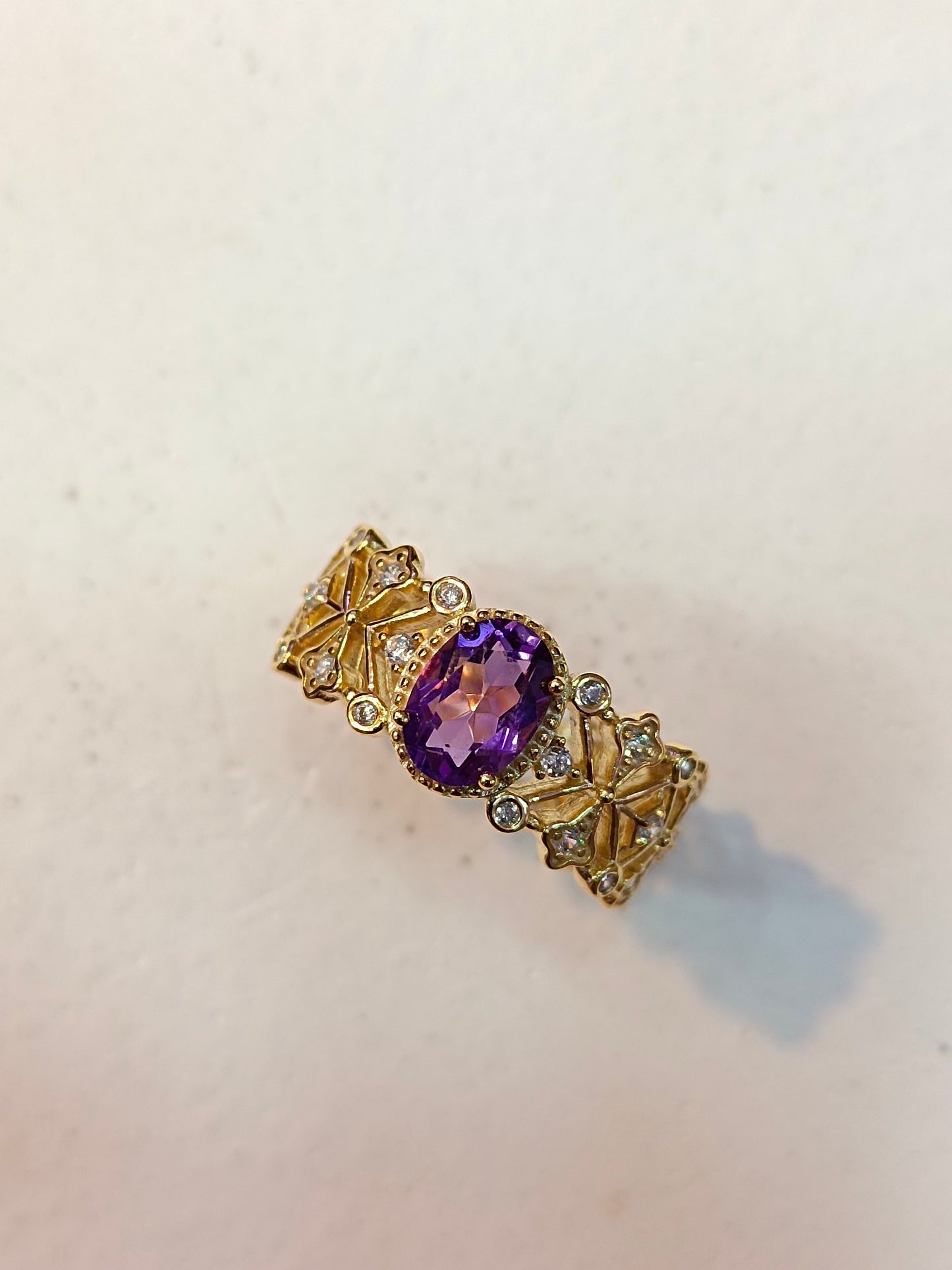 Anello in argento sterling S925 con ametista viola incorporata e tecnica in oro 18 carati - Design di gioiello unico