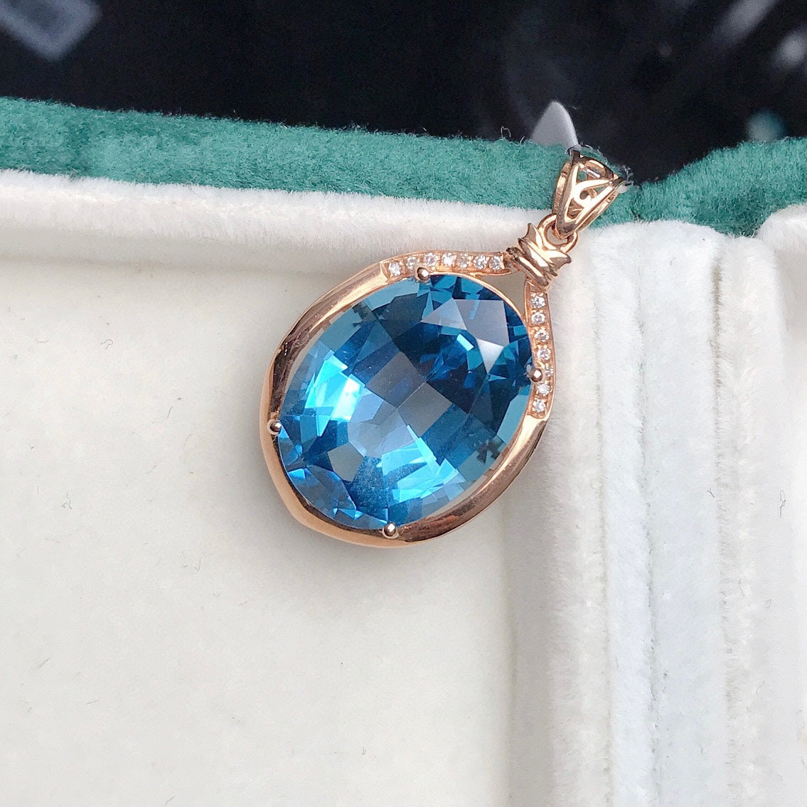 Natural Topaz Pendant Jewelry with 18K Gold and Diamond Accents