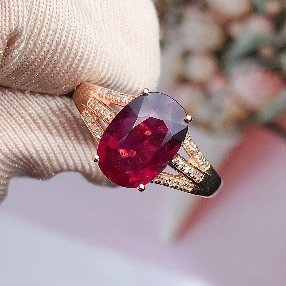 Natürlicher Turmalinring aus 18 Karat Gold mit Diamantakzent – Schmuckgenuss