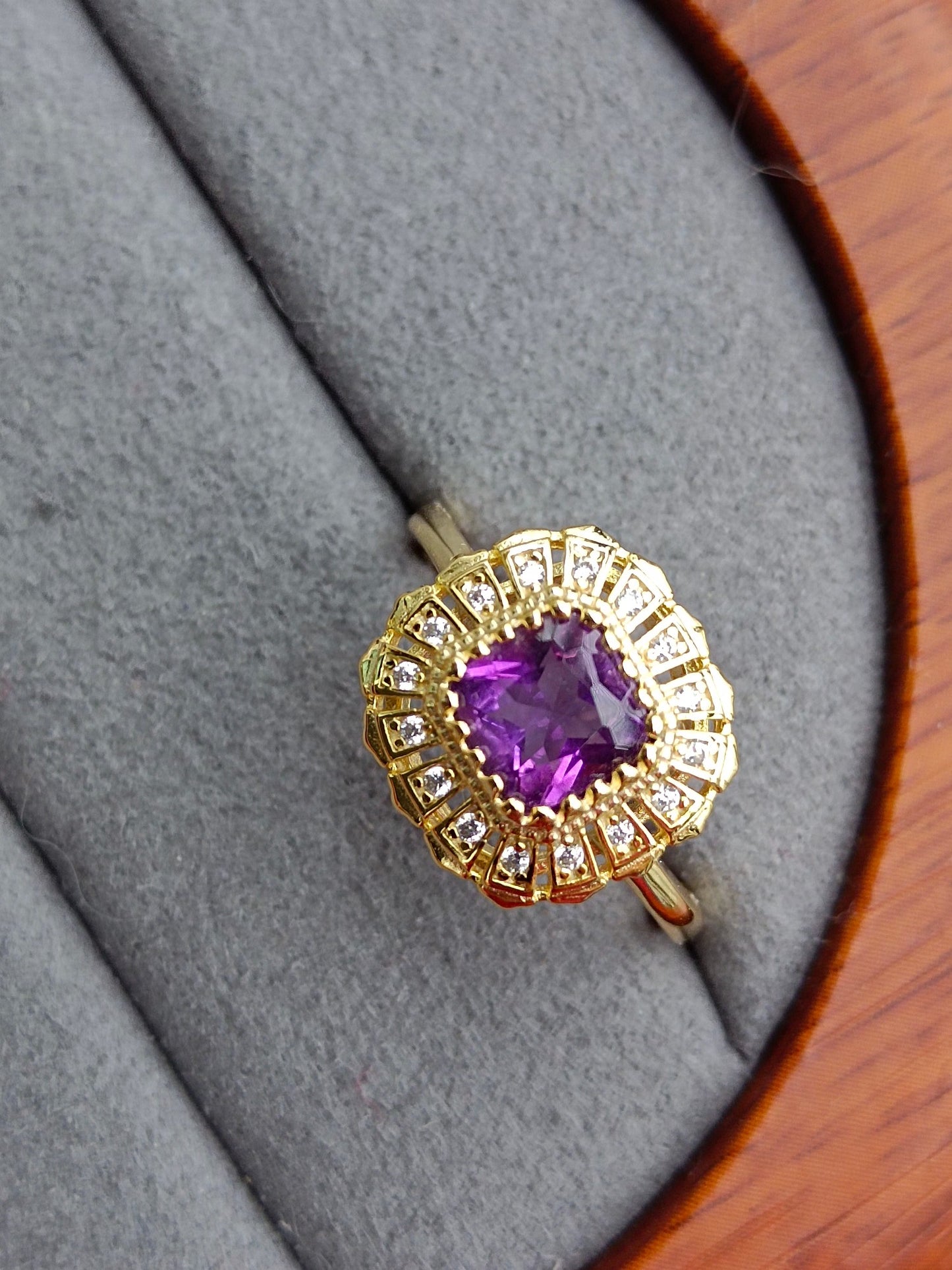 Bague en améthyste naturelle - Une affaire royale en joaillerie
