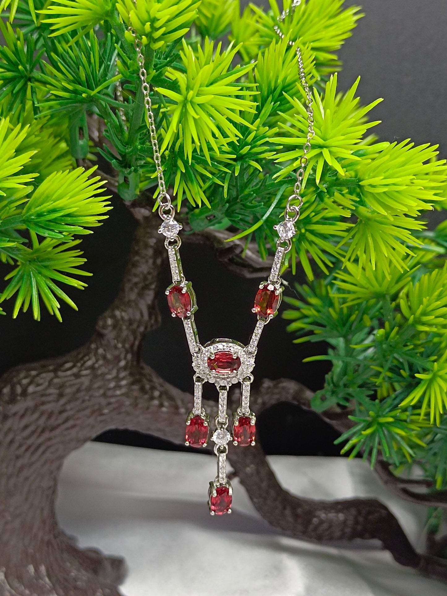 Luxurious S925 Silver Embedded Garnet Necklace - Exquisite Jewelry