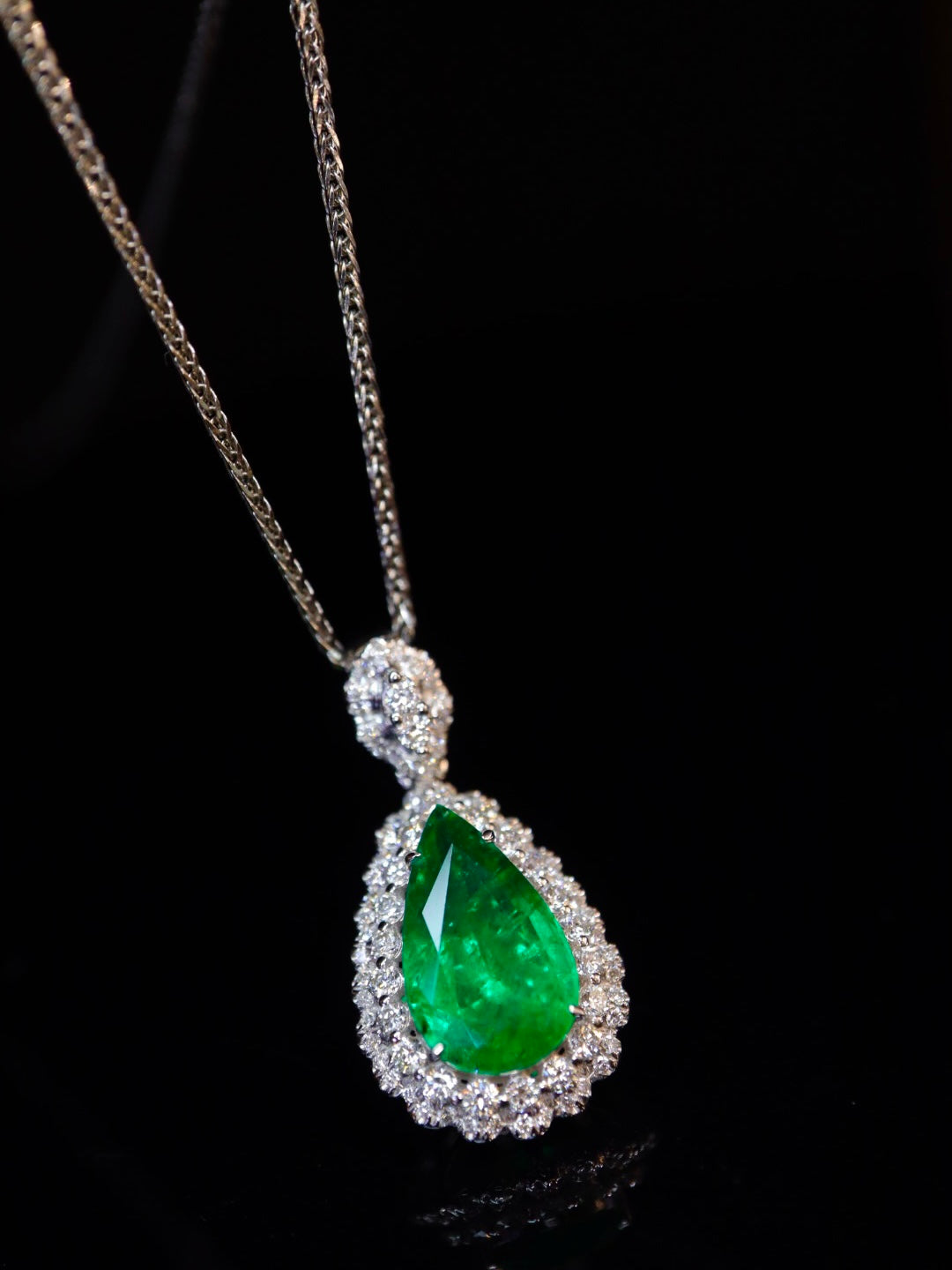 Emerald Pendant Jewelry: Classic Waterdrop Cut with Muzo Green Glass Crystal