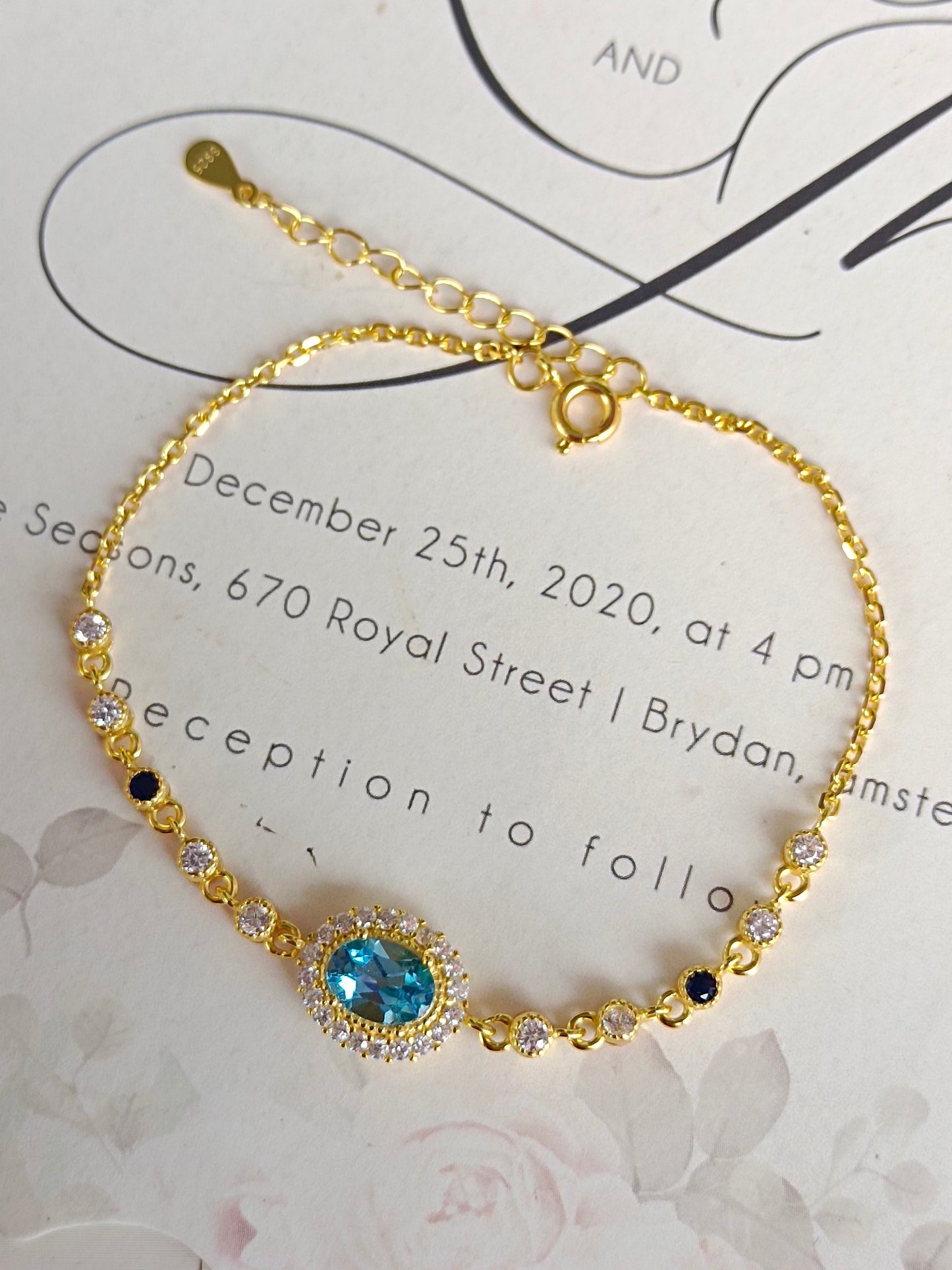 Bracciale gioiello con topazio azzurro naturale svizzero: un simbolo di pace e amicizia