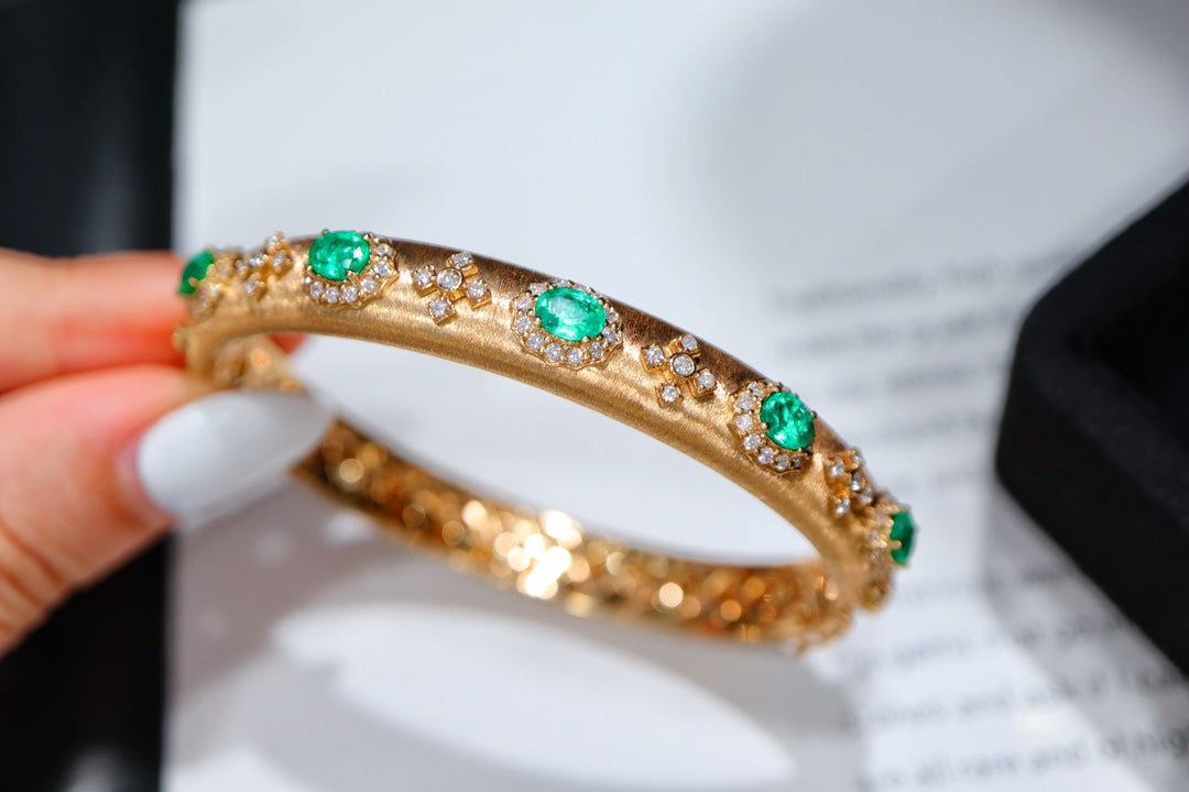 Zeitlose Eleganz: Buccellati Craftsmanship-Armband in der Schmuckkollektion