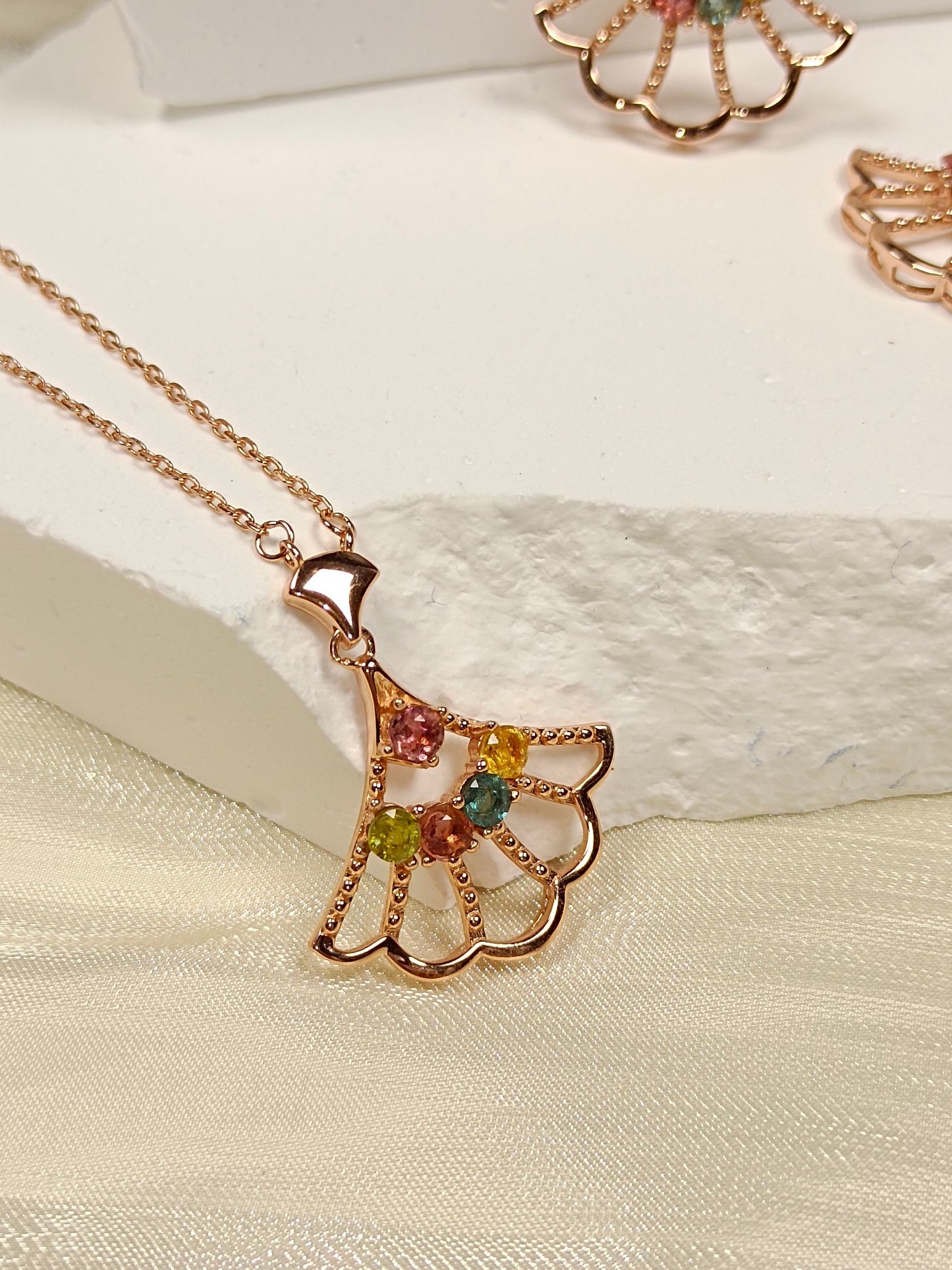 Collana "Abito da principessa" con tormalina incastonata in argento S925 - Ciondolo d'amore estivo