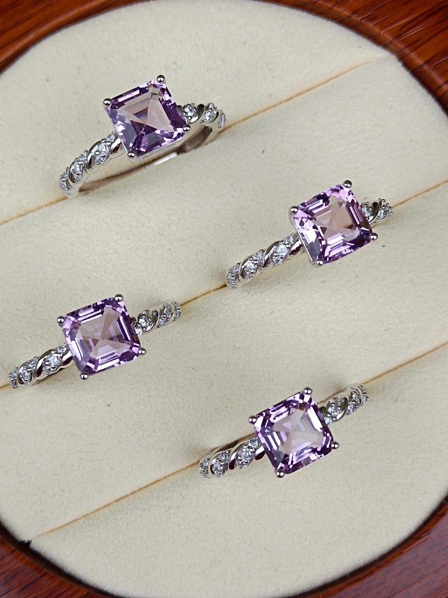 Anello con ametista lavanda naturale: gioielli squisiti per i romantici