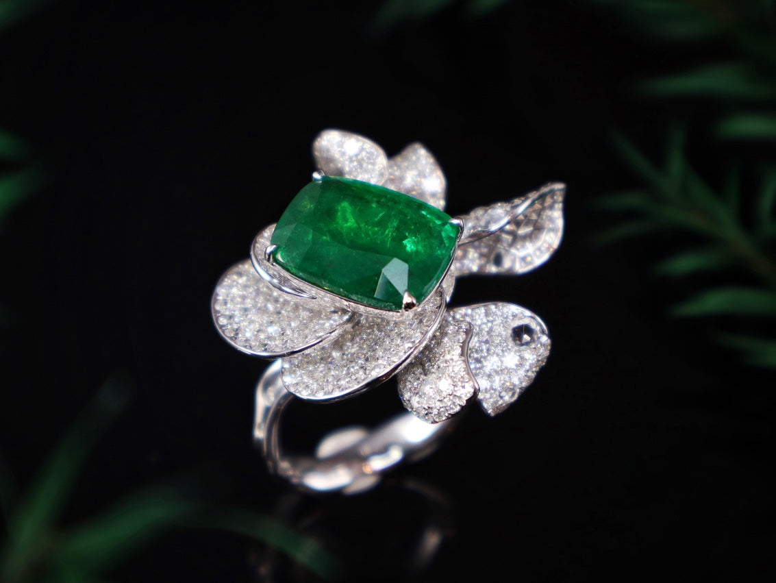 Emerald Green Jewelry: Exclusive Flower Design Ring/Pendant
