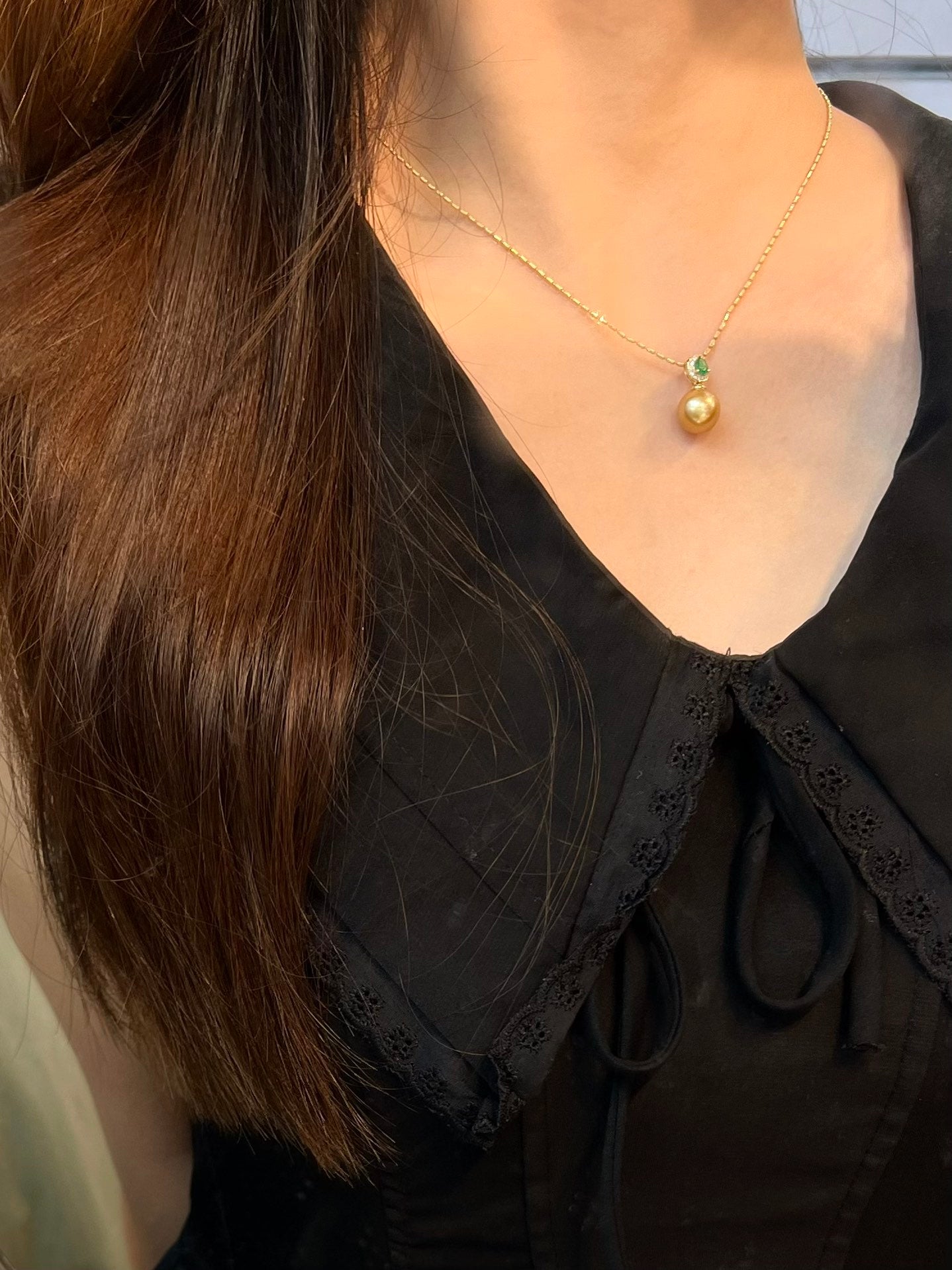 Elegant 18K Gold Embedded Pearl Pendant with Emerald and Diamond Accents
