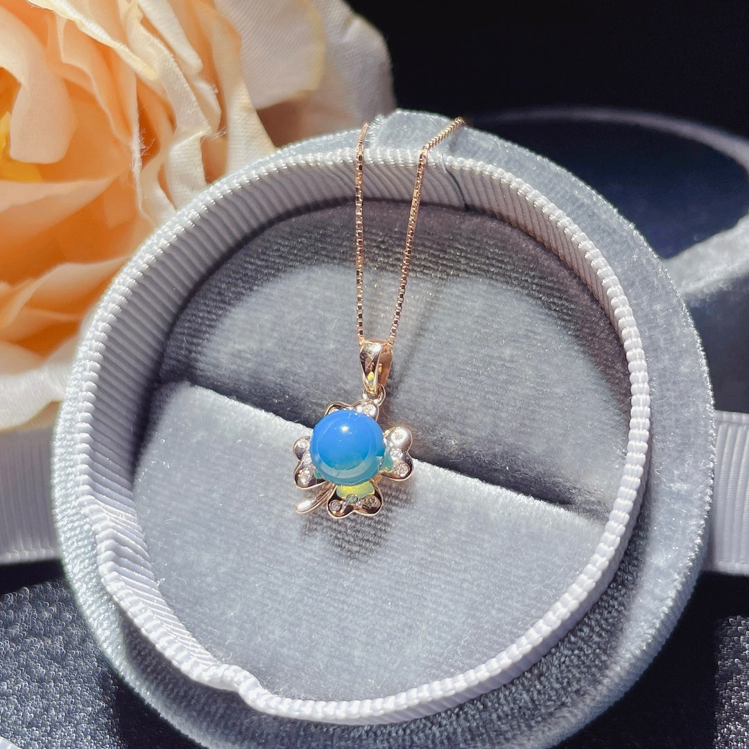 Pendentif en ambre bleu dominicain intégré en or 18 carats - Bijoux exquis