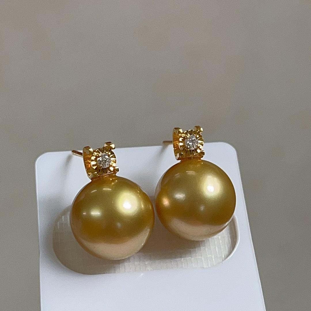 Lujosos Aretes de Perlas Doradas del Mar del Sur de 11-12 mm en Oro de 18 Quilates con Diamantes - Joyería Elegante