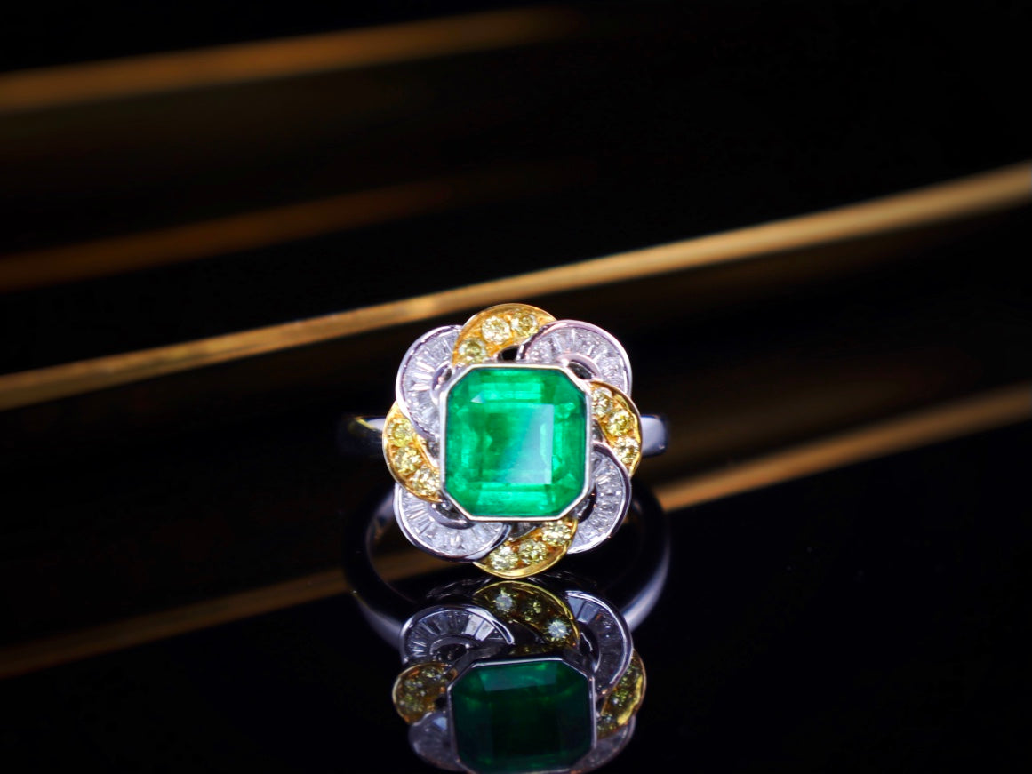 Emerald Ring - Vivid Green Jewelry Masterpiece