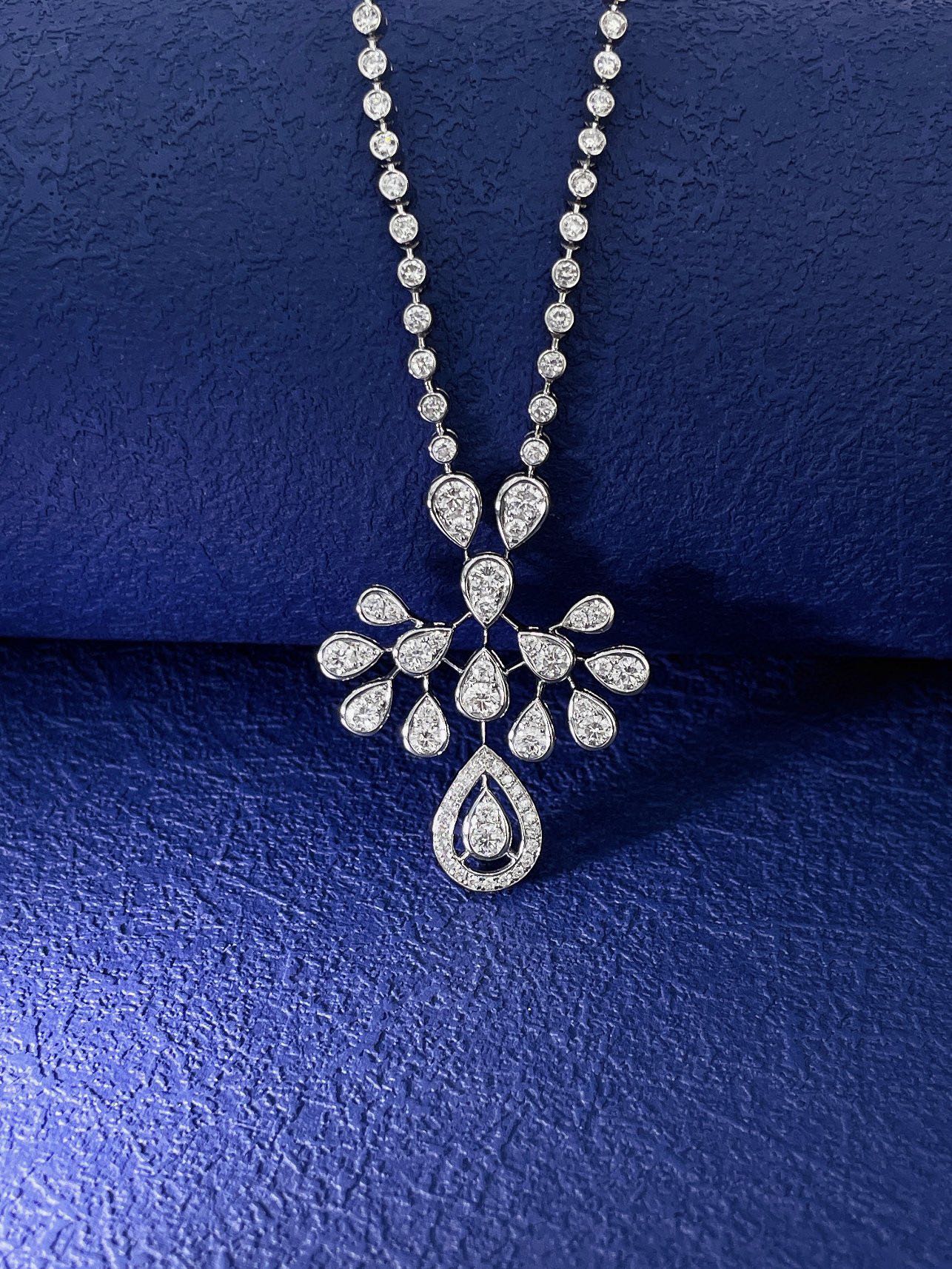 18K Hvitgull Kulturell Perle og Diamant Påfugl Anheng Halskjede