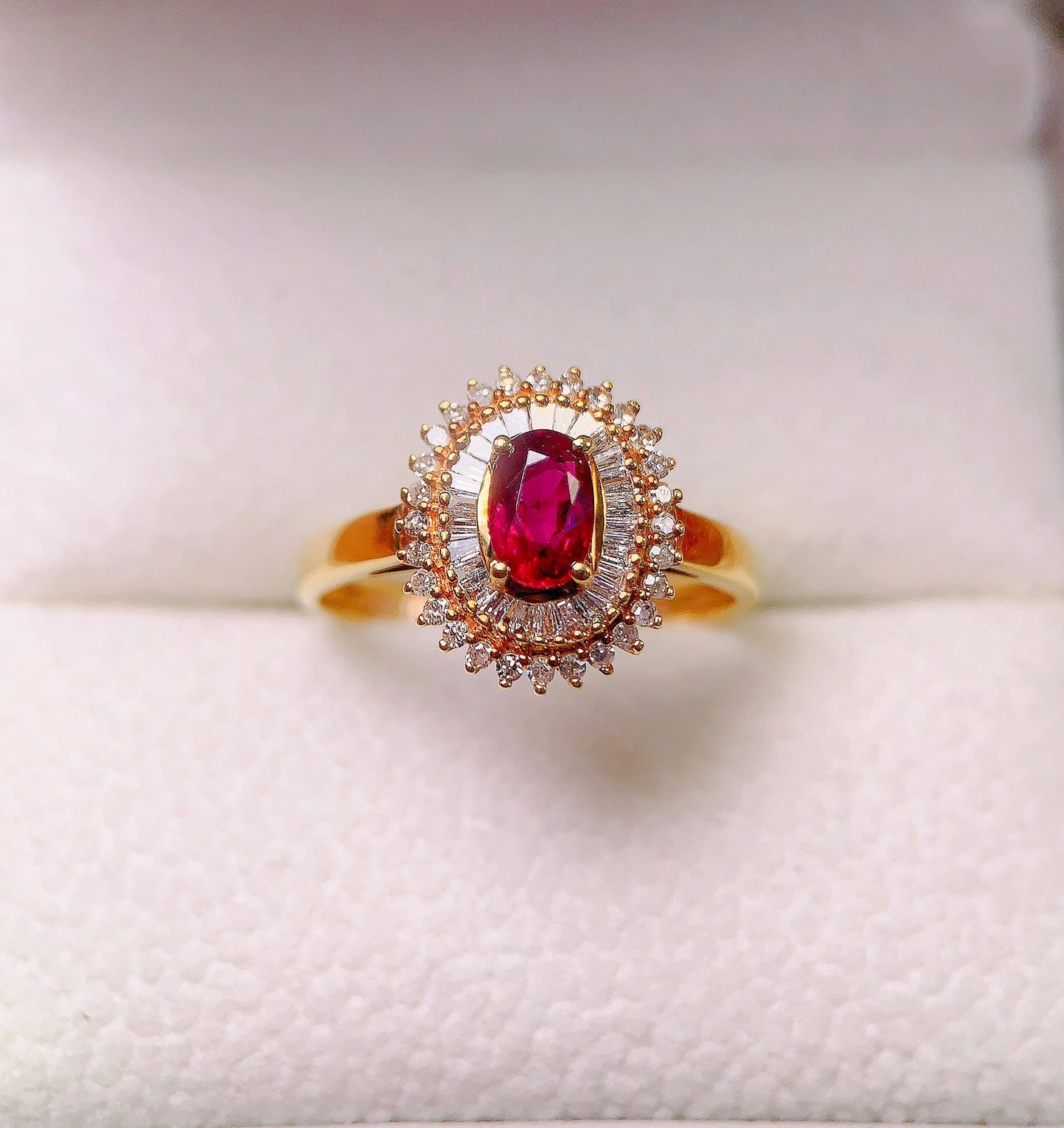 Berlian Emas 18K dan Cincin Ruby - Perhiasan Klasik Bergaya Dai Fei