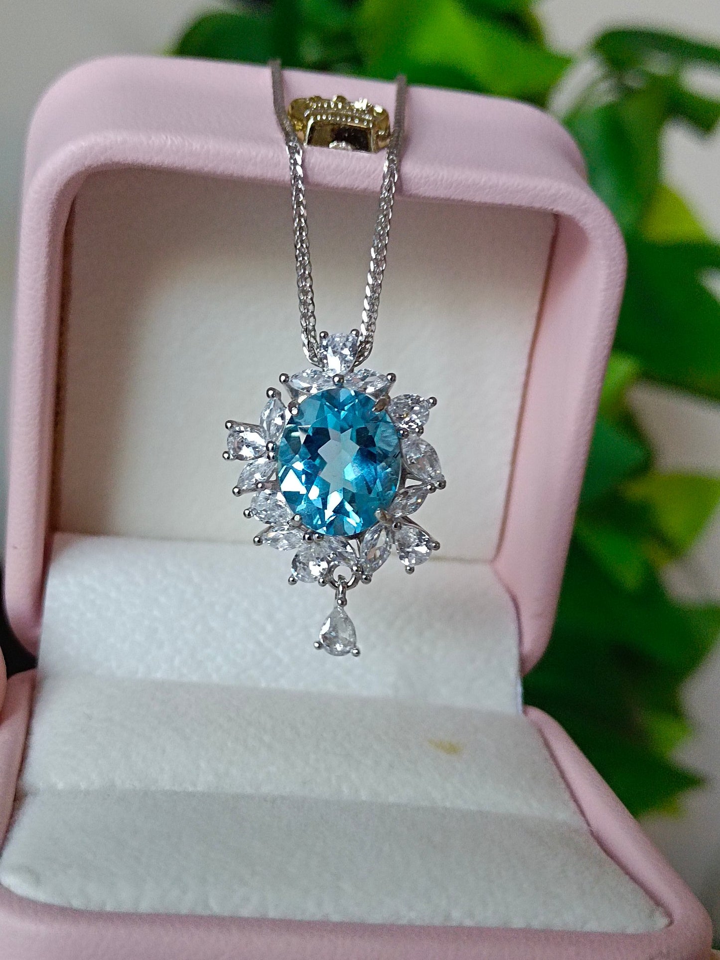 Dazzling Natural Topaz Pendant - Elegant Jewelry Piece