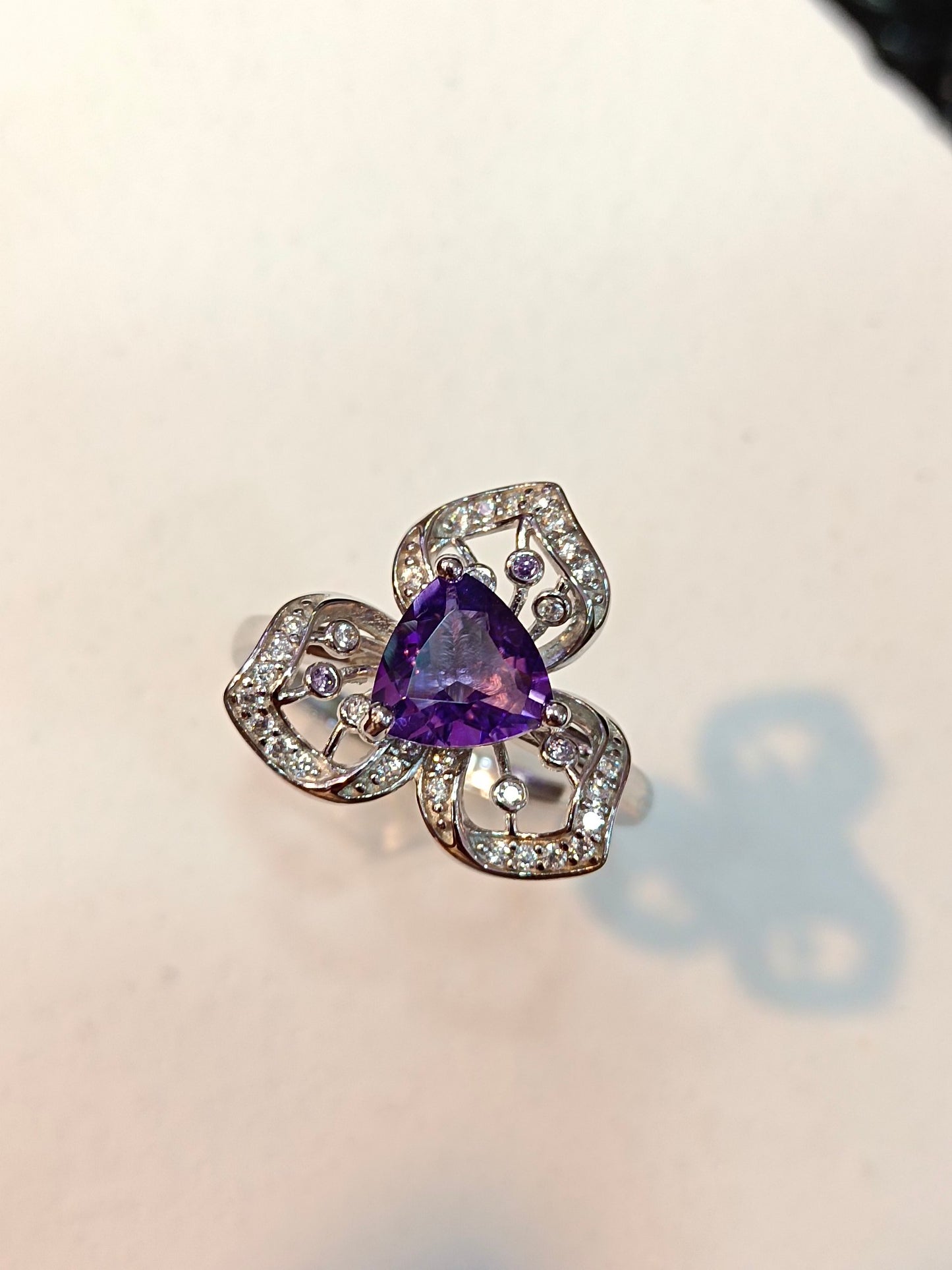 Utsøkt S925 Sterling Sølv Lilla Ametyst Orchid Ring - Elegante smykker