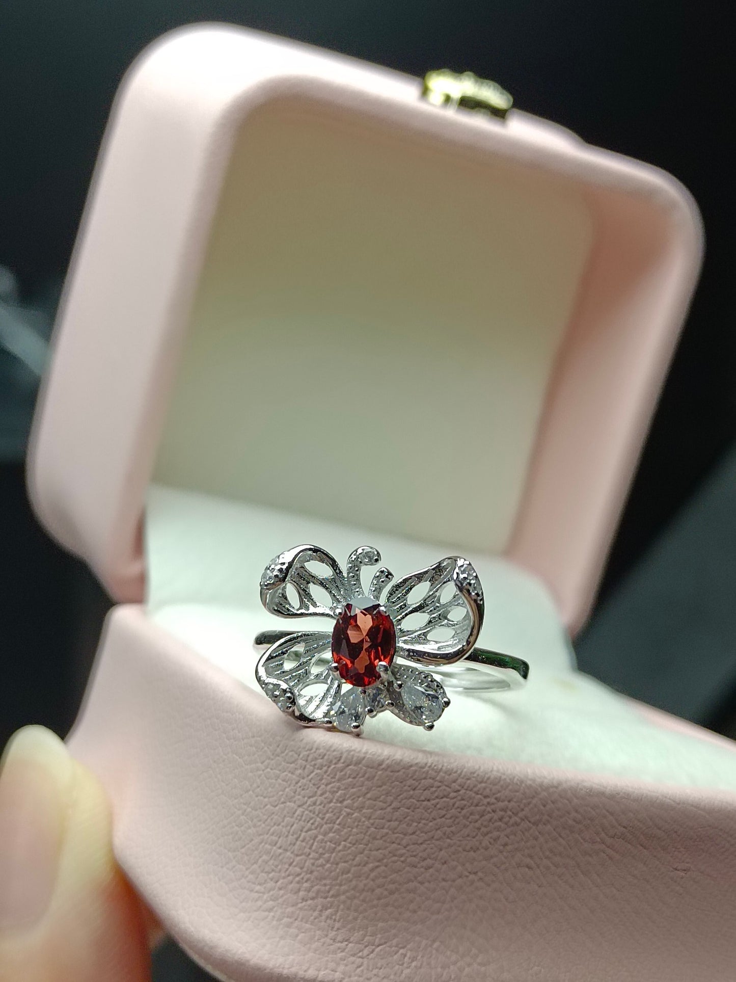 Cincin Rama-rama Garnet Asli - Barang Kemas Cantik untuk Anda yang Elegan