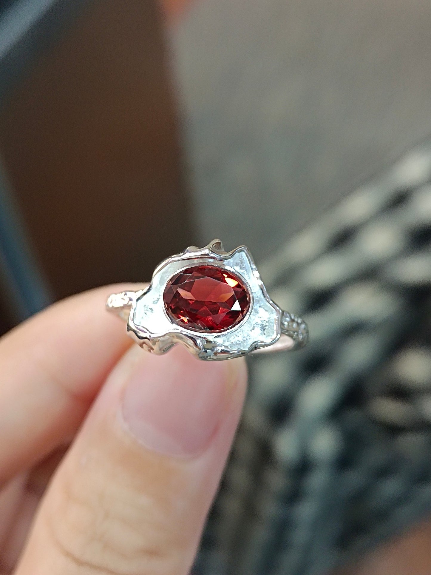 Prachtige natuurlijke granaatring - een must-have voor sieraden