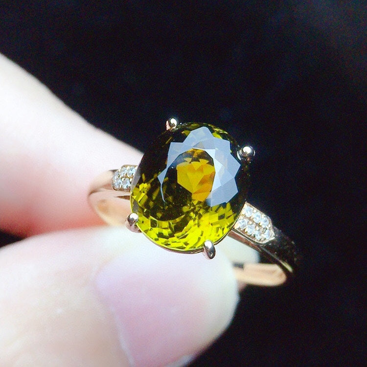 Anillo de turmalina natural con detalles de diamantes - Exquisita pieza de joyería