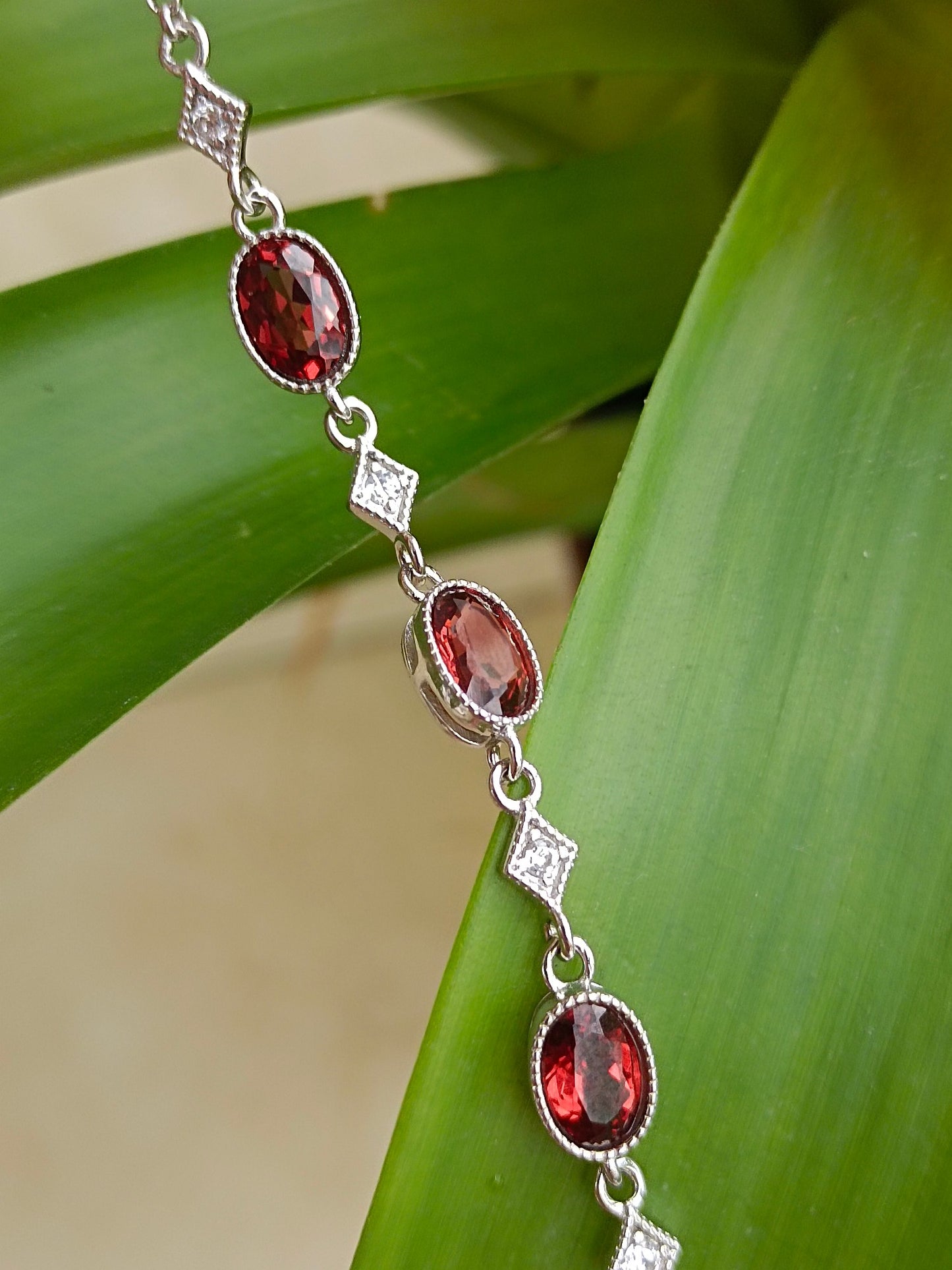 Bracciale in pietra di granato naturale - Gioielli eleganti e vitali
