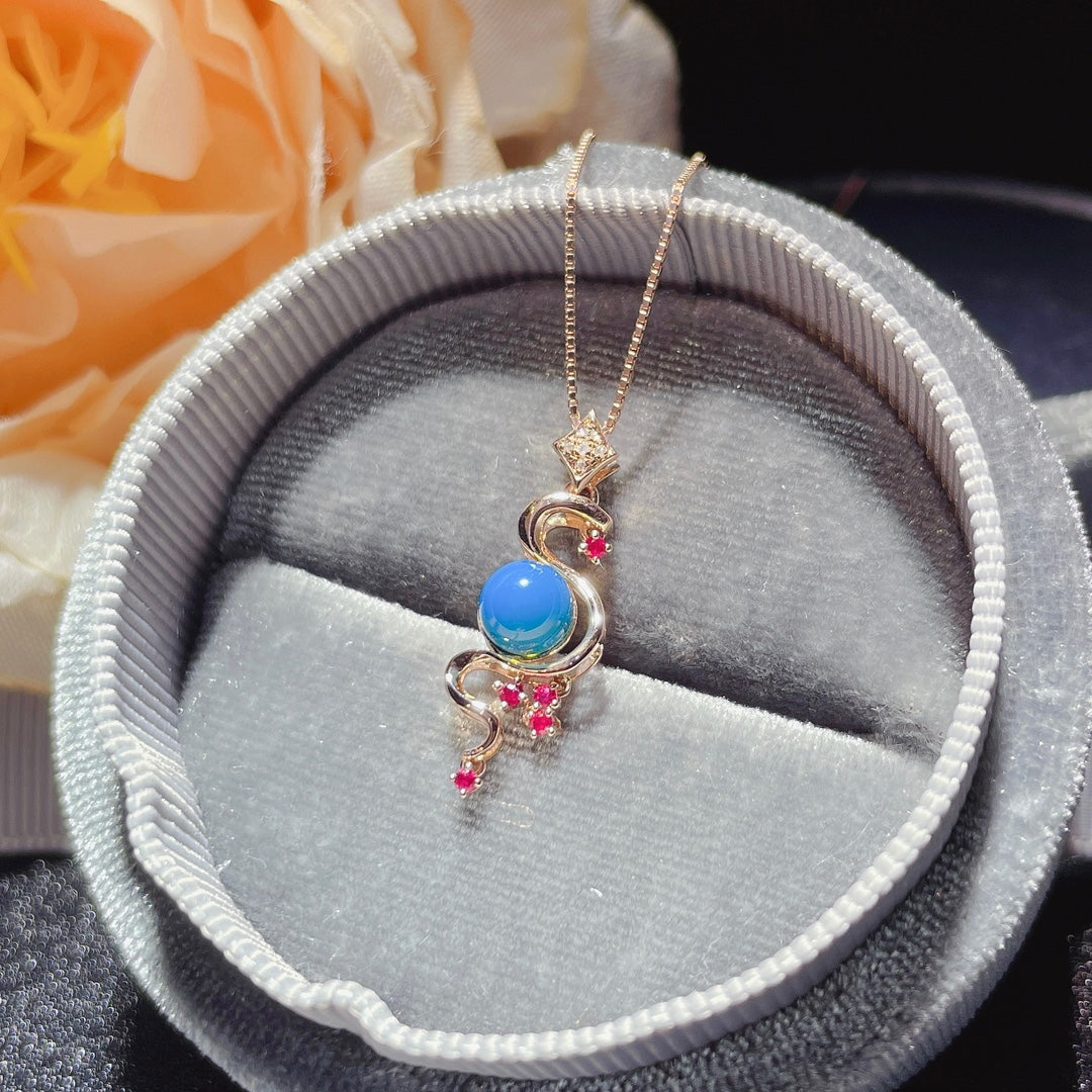 Volez l’été et l’amour avec un pendentif en ambre bleu dominicain intégré en or 18 carats - Bijoux uniques