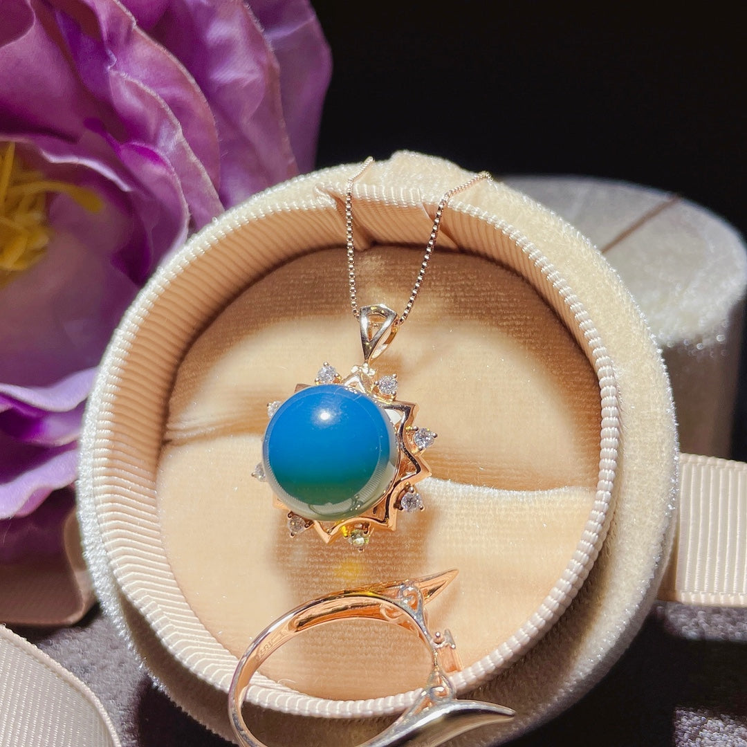 Pendentif en ambre bleu dominicain intégré en or 18 carats - Bijoux uniques pour l'amour