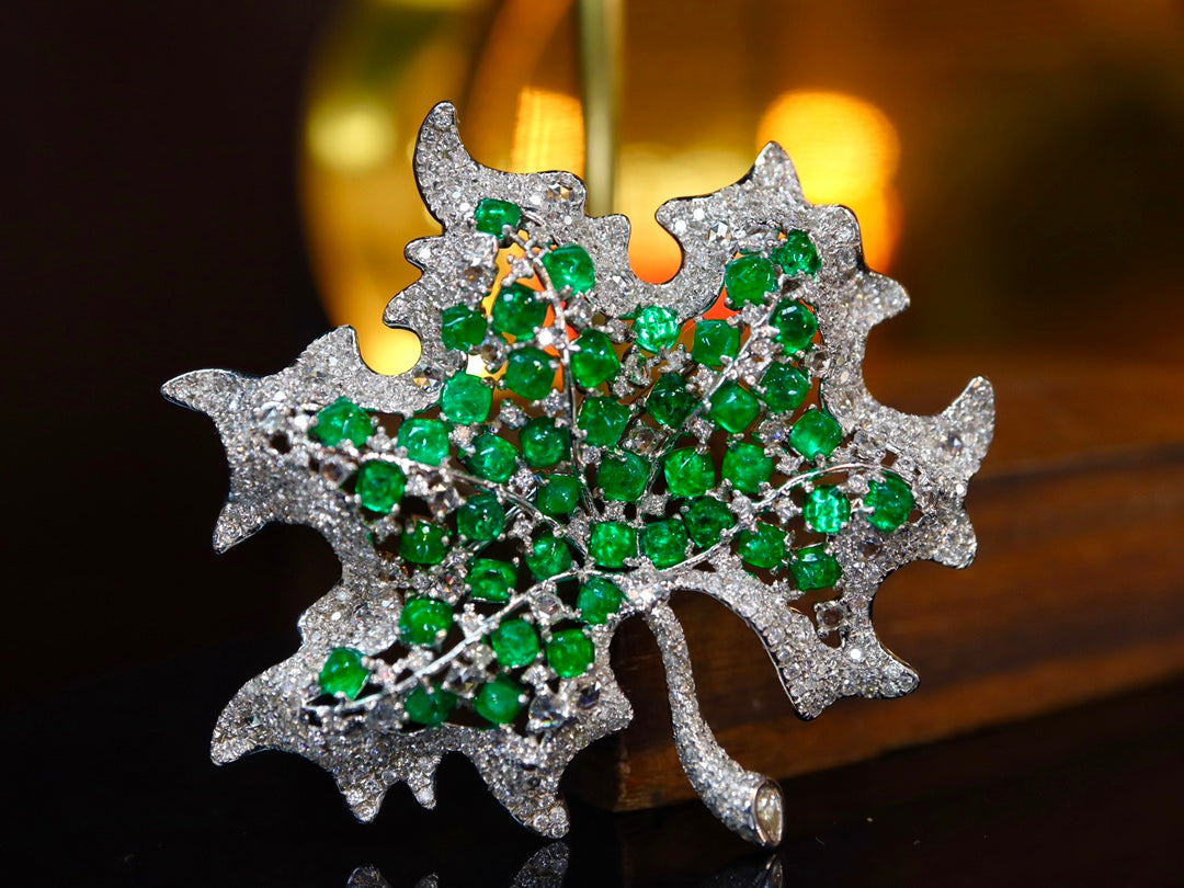 Elegant Botanical Brooch/Pendant: Emerald Maple Leaf Jewelry