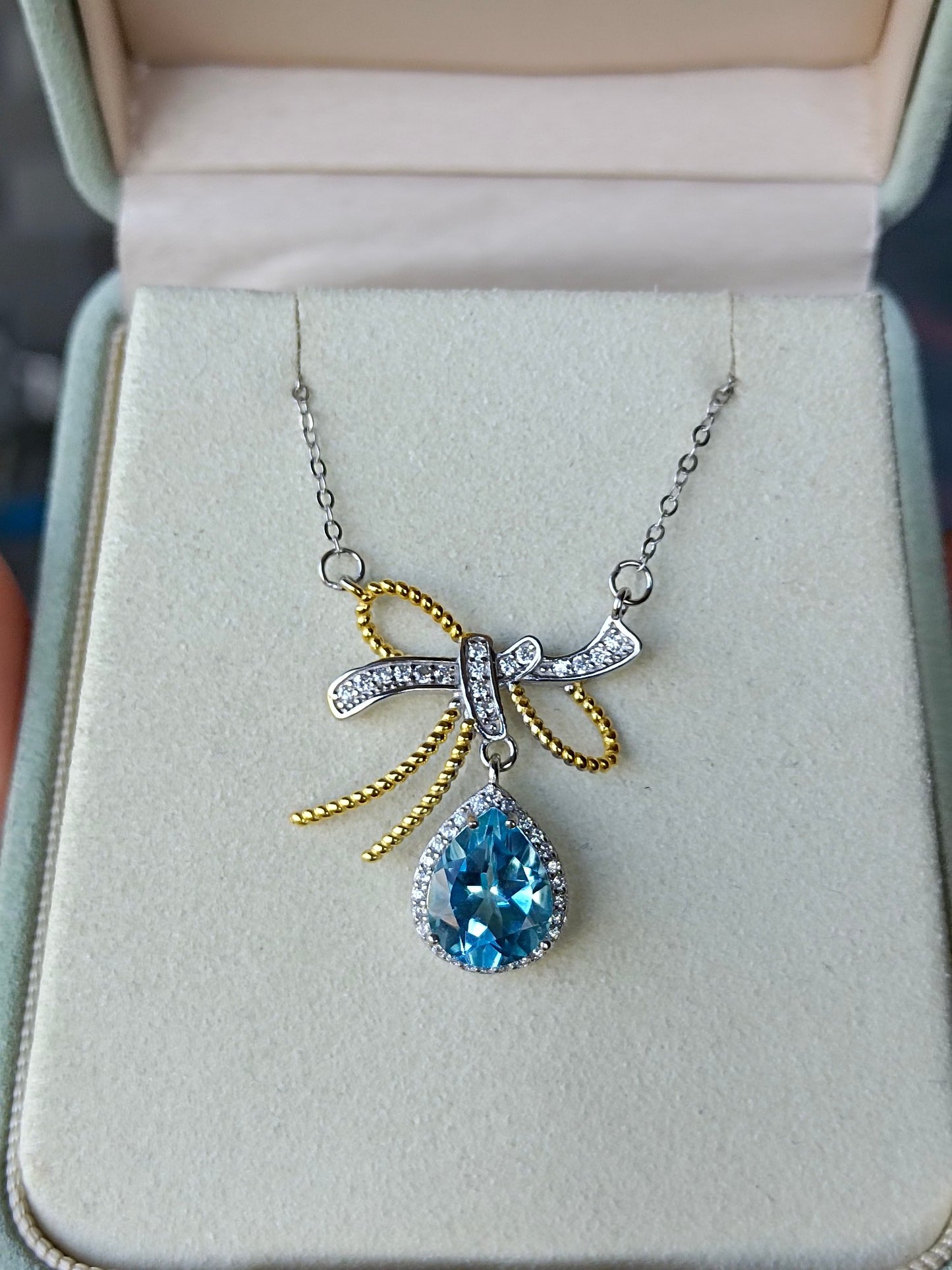 Exquisite Natural Topaz Luxury Pendant Jewelry