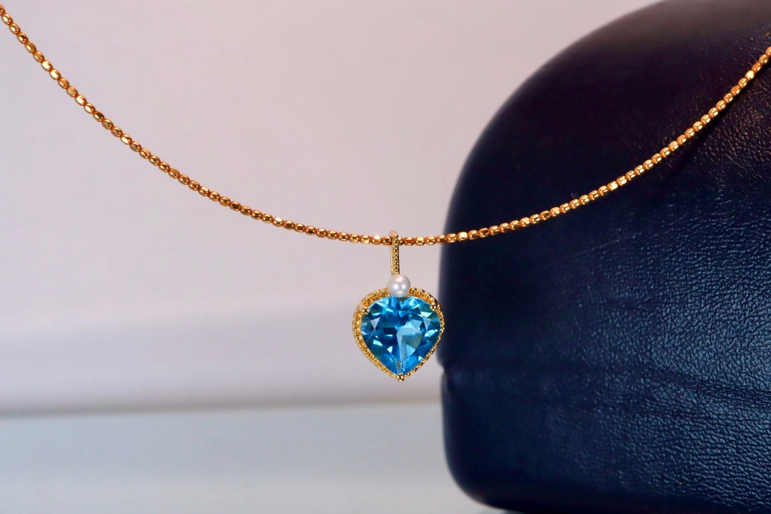 Liontin Perhiasan Topaz Alami Elegan dengan Penyematan Emas 18K