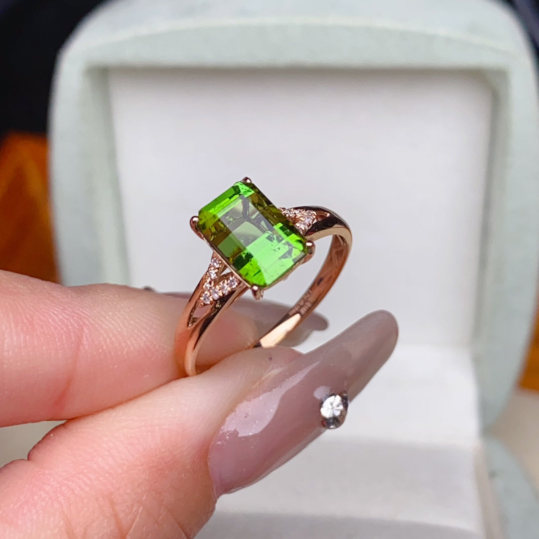 Hieno vihreä Peridot-sormus – pakollinen koru