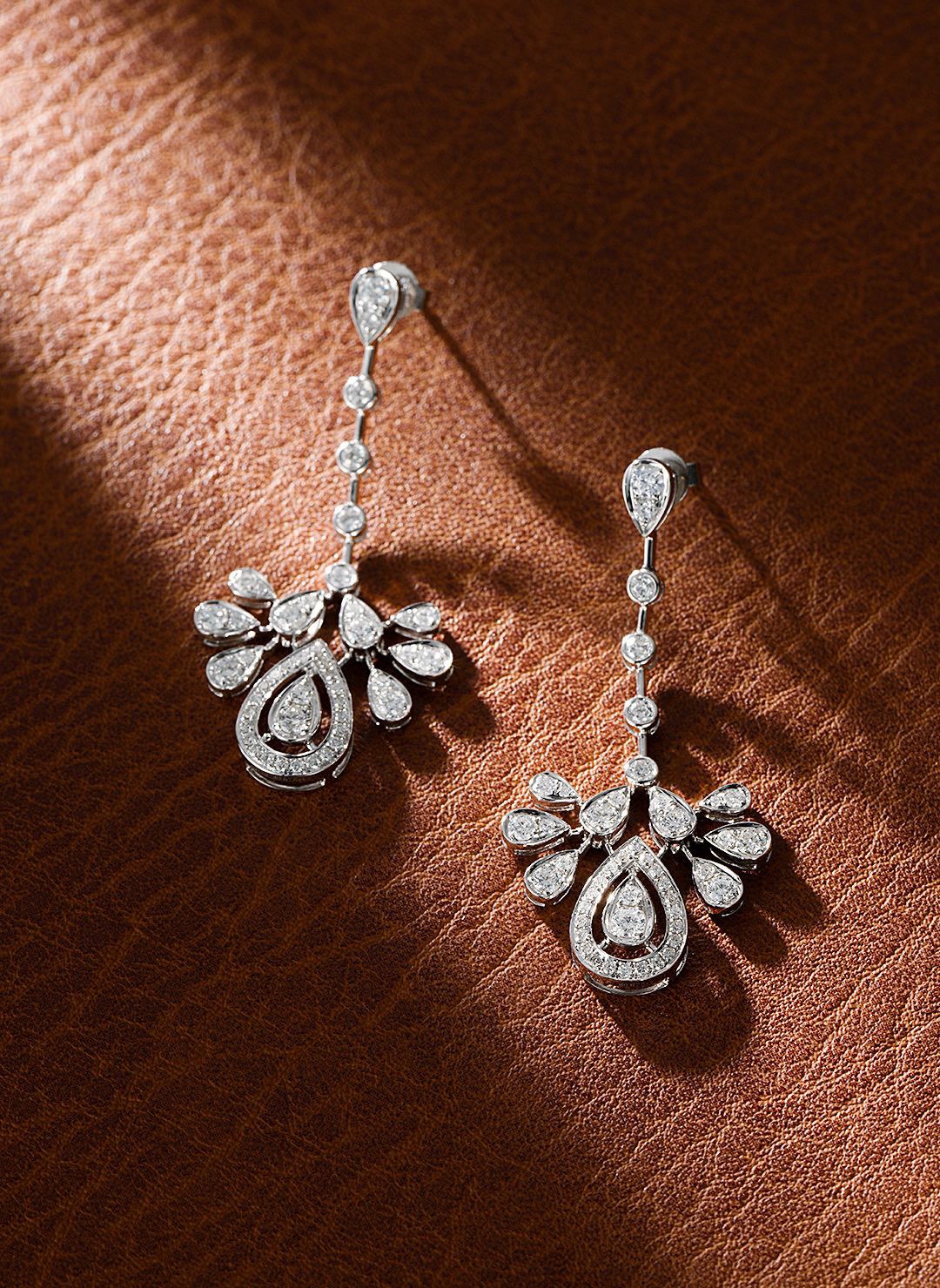 Pendientes de pavo real con perlas cultivadas en oro blanco de 18 quilates - LGEZ005
