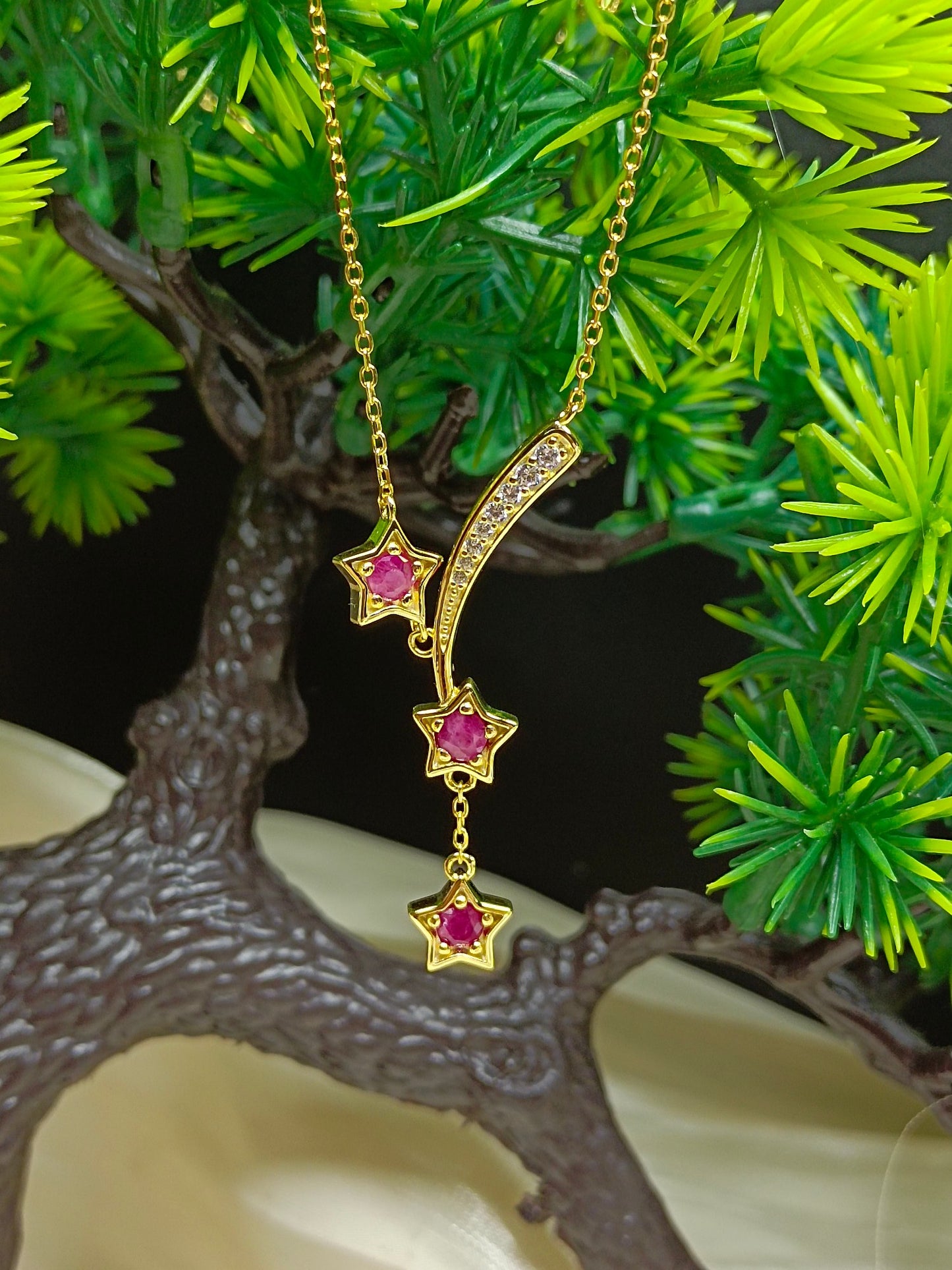 S925 Sterling Silver Inbäddad Ruby "Meteor" Halsband - Hantverk av fina smycken