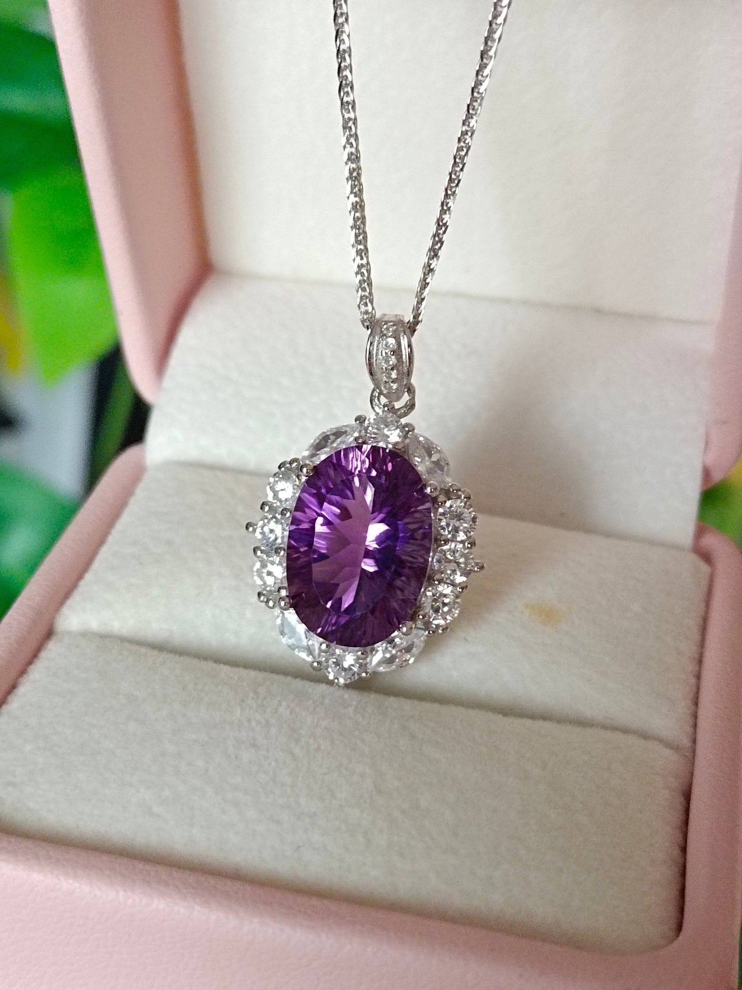 Luxurious Natural Amethyst Pendant Jewelry - A Dazzling Statement of Elegance
